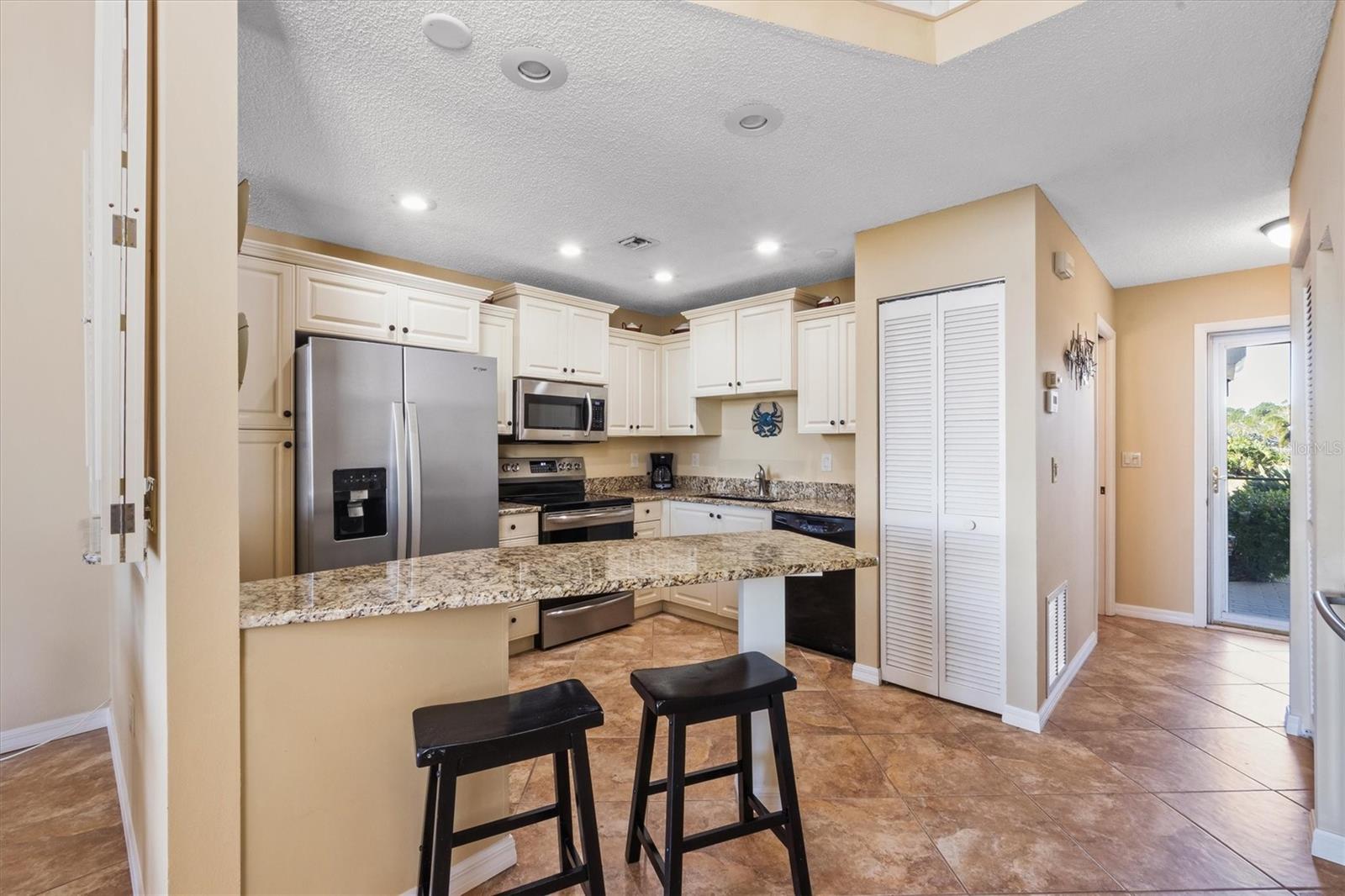 Photo 5 of 861 WATERSIDE LN #861