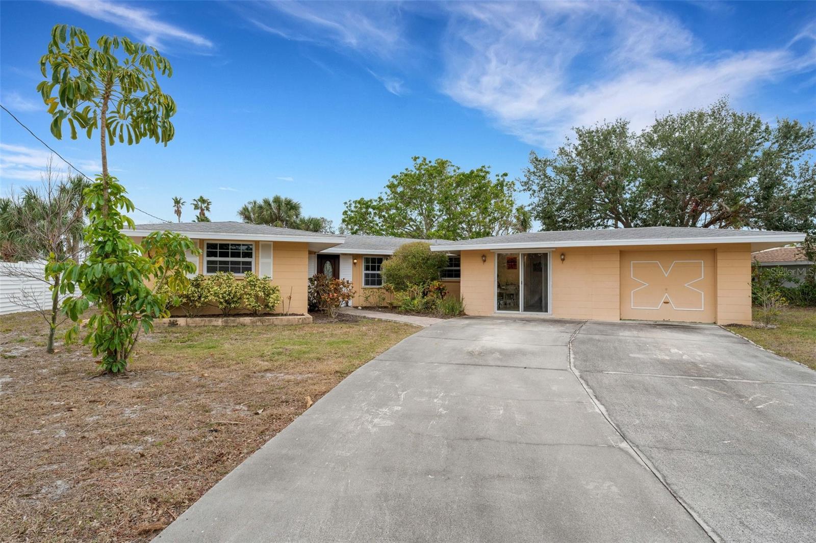Photo of 5402 SHADOW LAWN DR in SARASOTA, FL