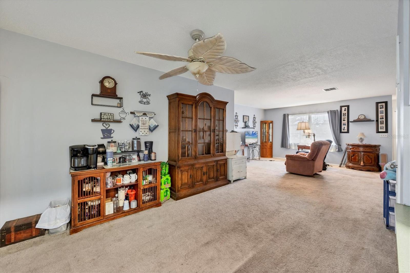 Photo 4 of 6045 SLADE RD