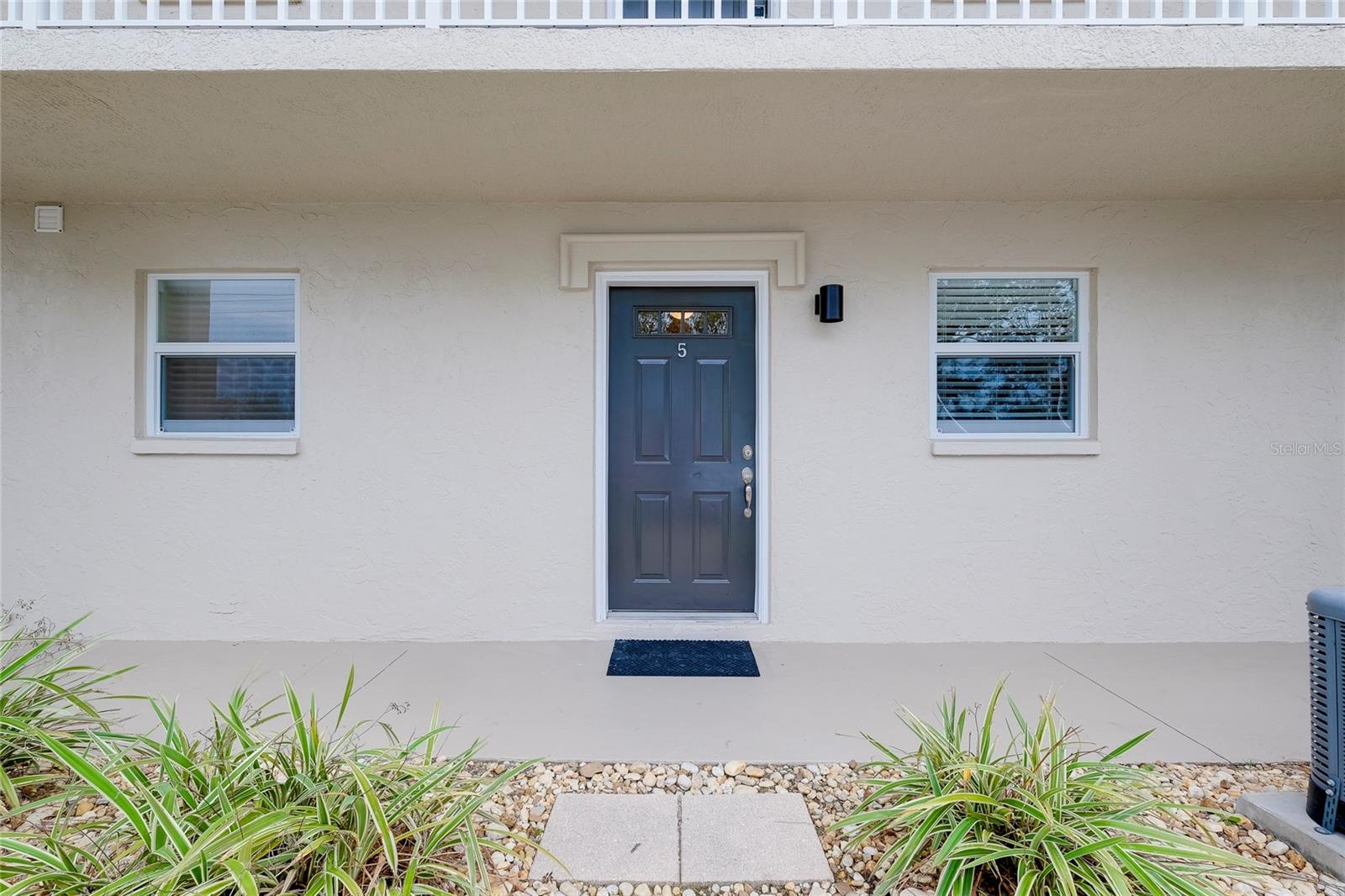 Photo 3 of 972 LA COSTA CIR #5