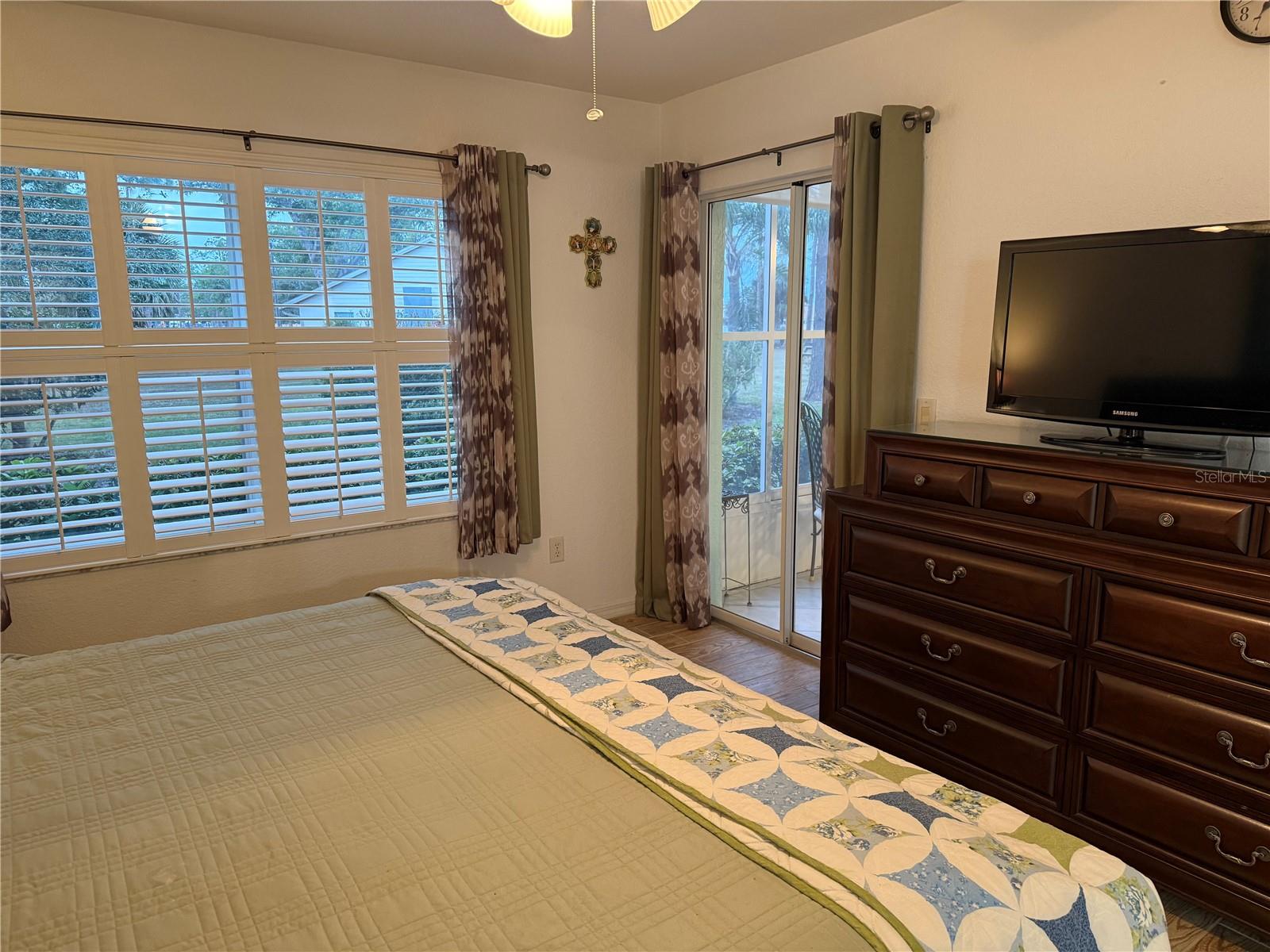 Photo 6 of 5725 GREENWOOD AVE #9103