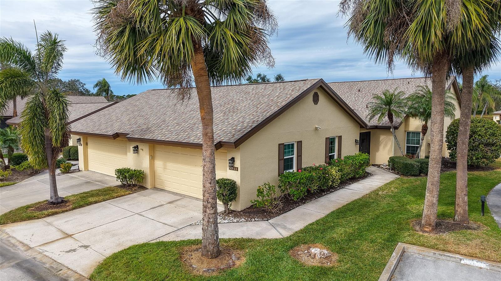 Photo 2 of 5911 DORAL DR