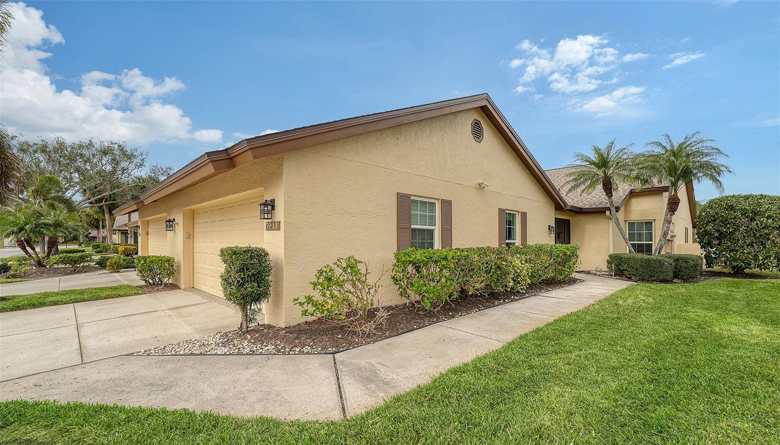 Photo 6 of 5911 DORAL DR