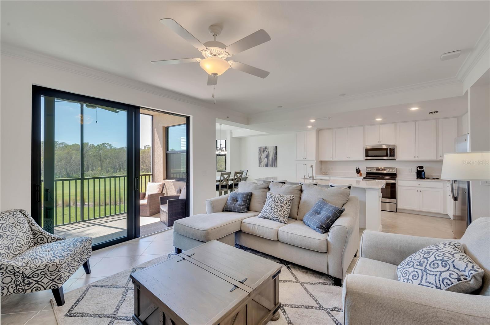 Photo 4 of 17510 GAWTHROP DR #203