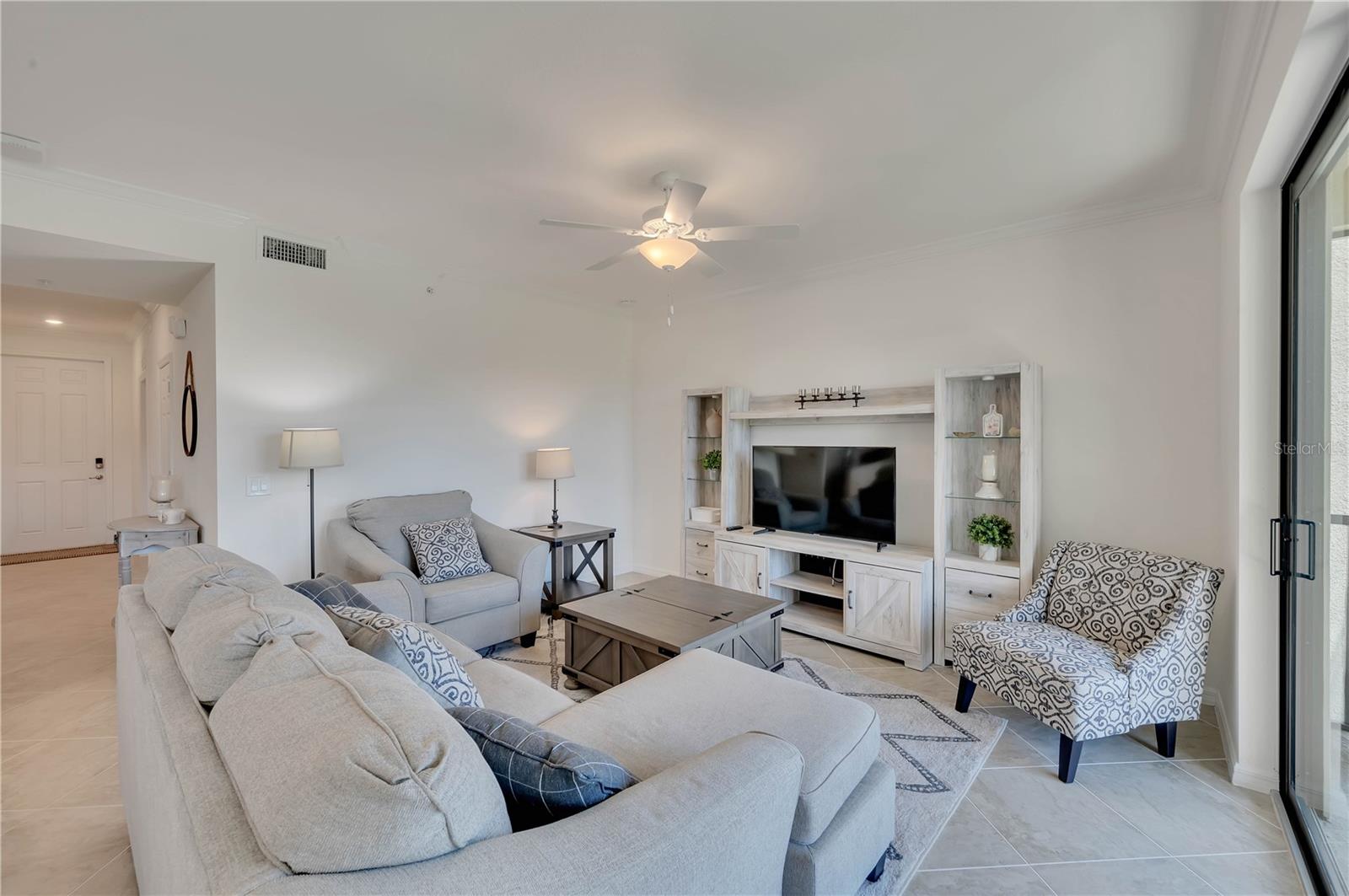 Photo 5 of 17510 GAWTHROP DR #203