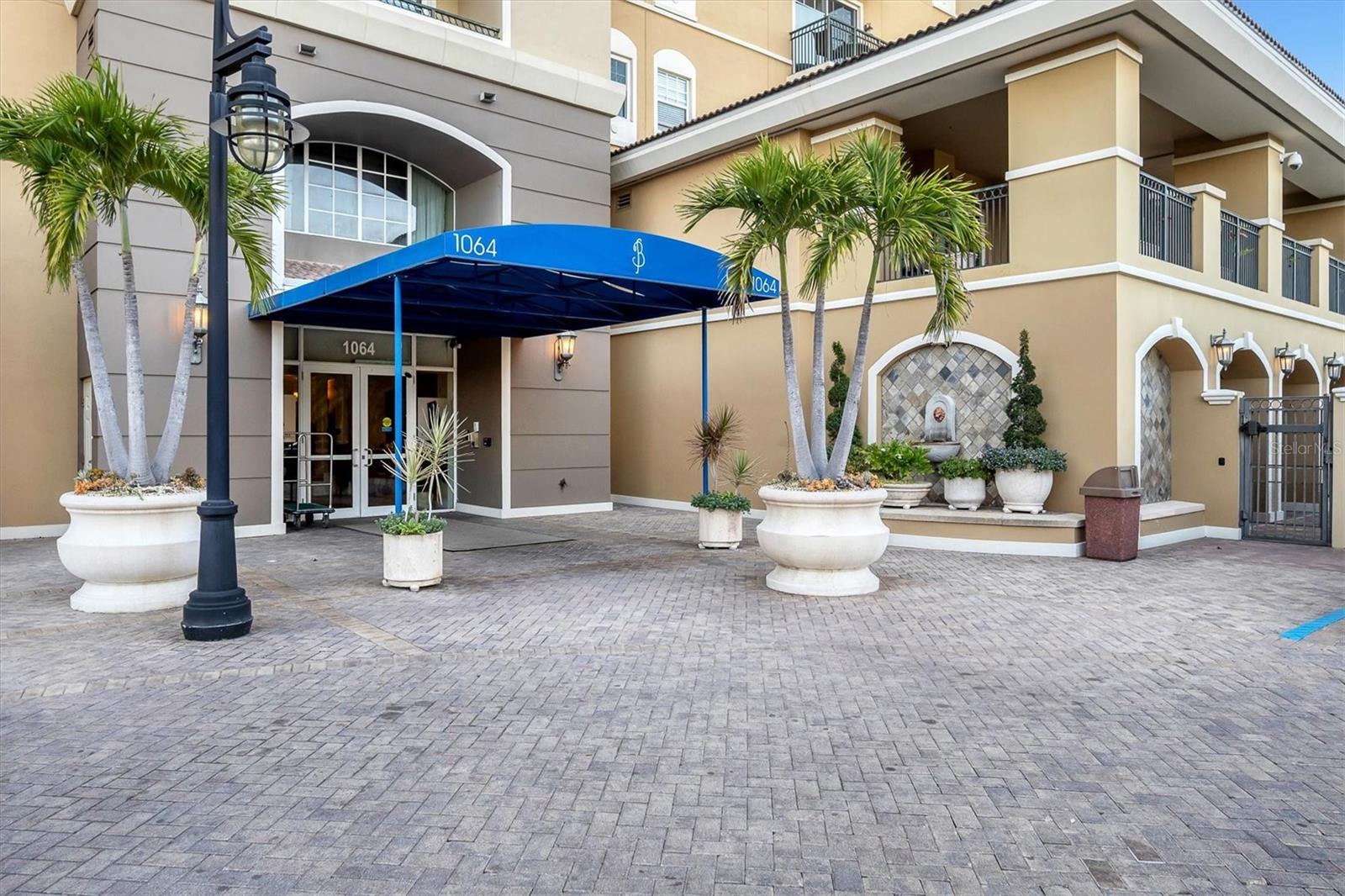 Photo 2 of 1064 N TAMIAMI TRL #1504