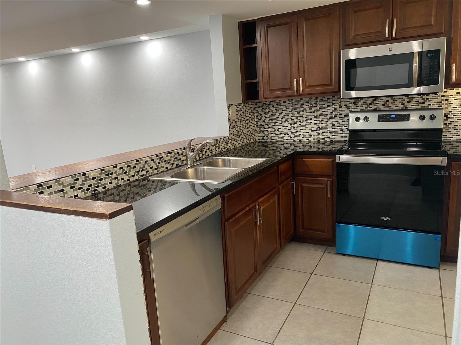 Photo 3 of 3606 BENEVA RD #502