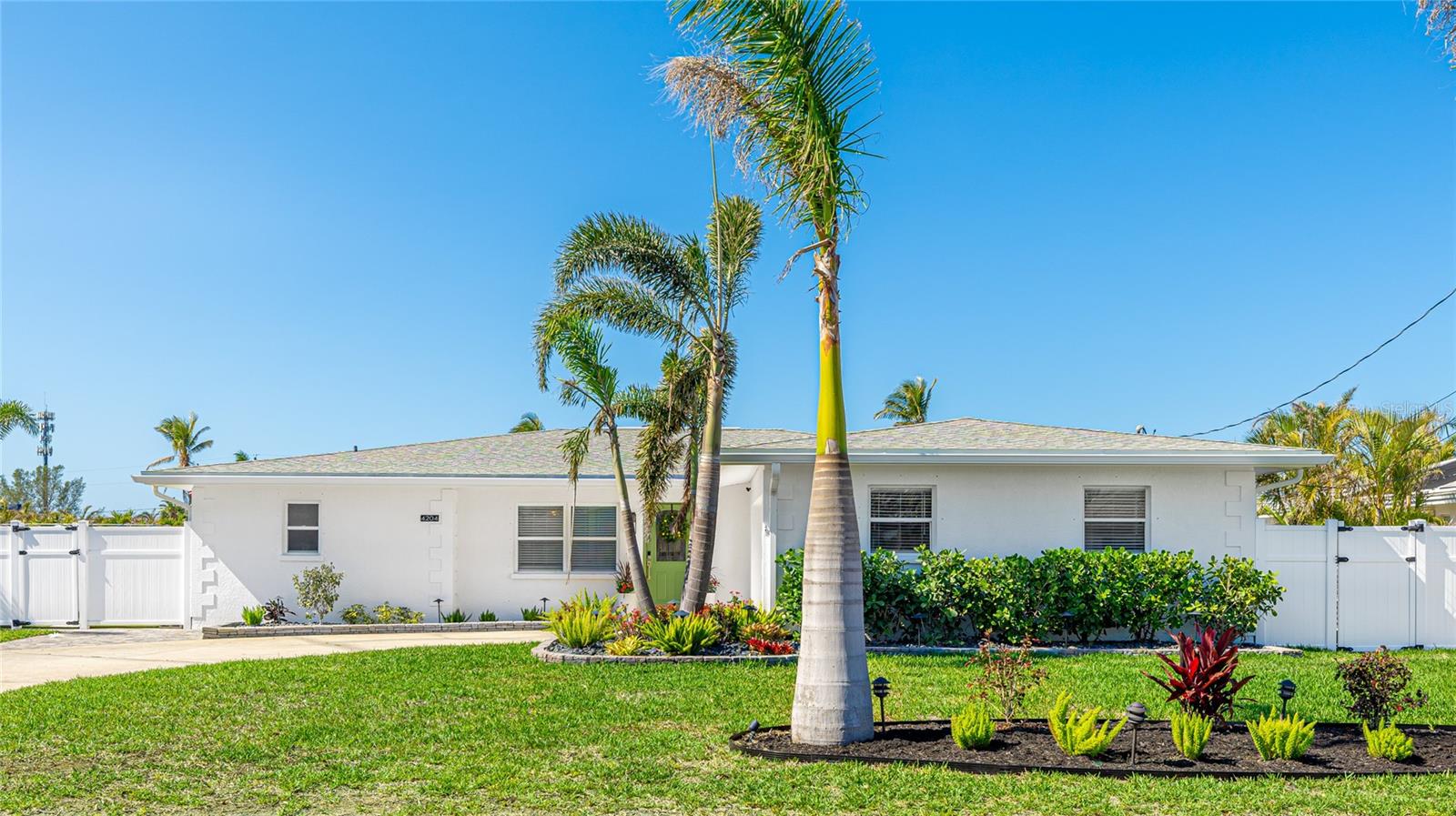 Photo of 4204 ROYAL PALM DR