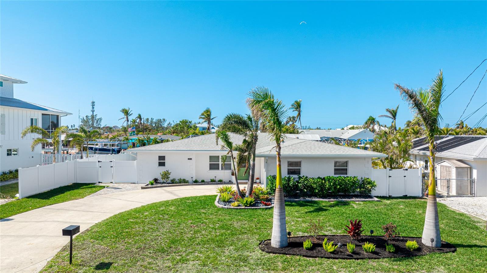 Photo 3 of 4204 ROYAL PALM DR