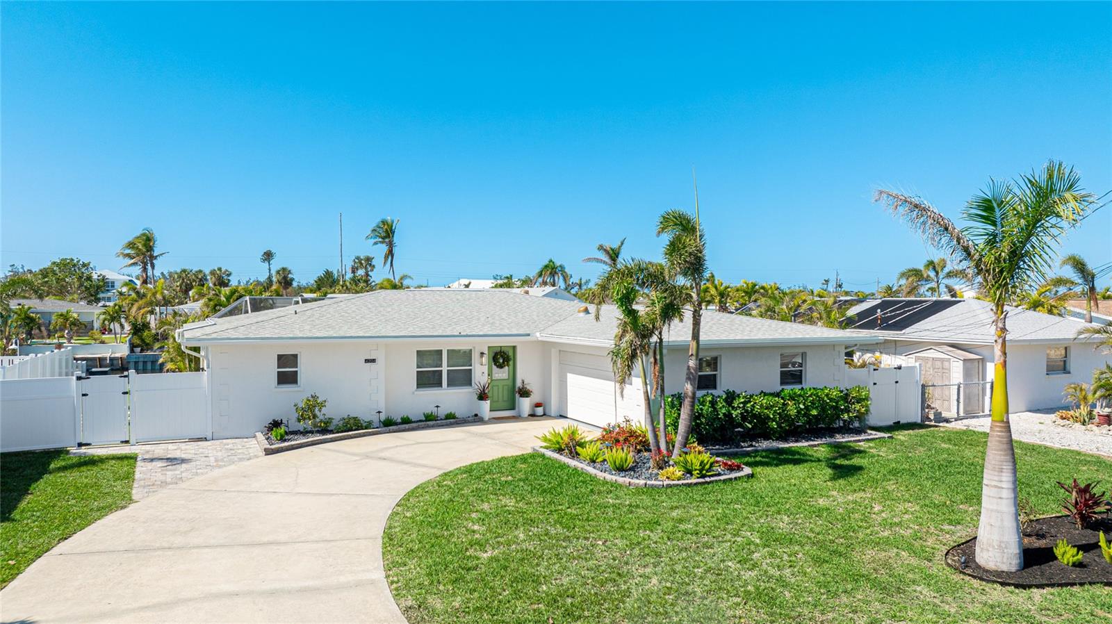 Photo 4 of 4204 ROYAL PALM DR
