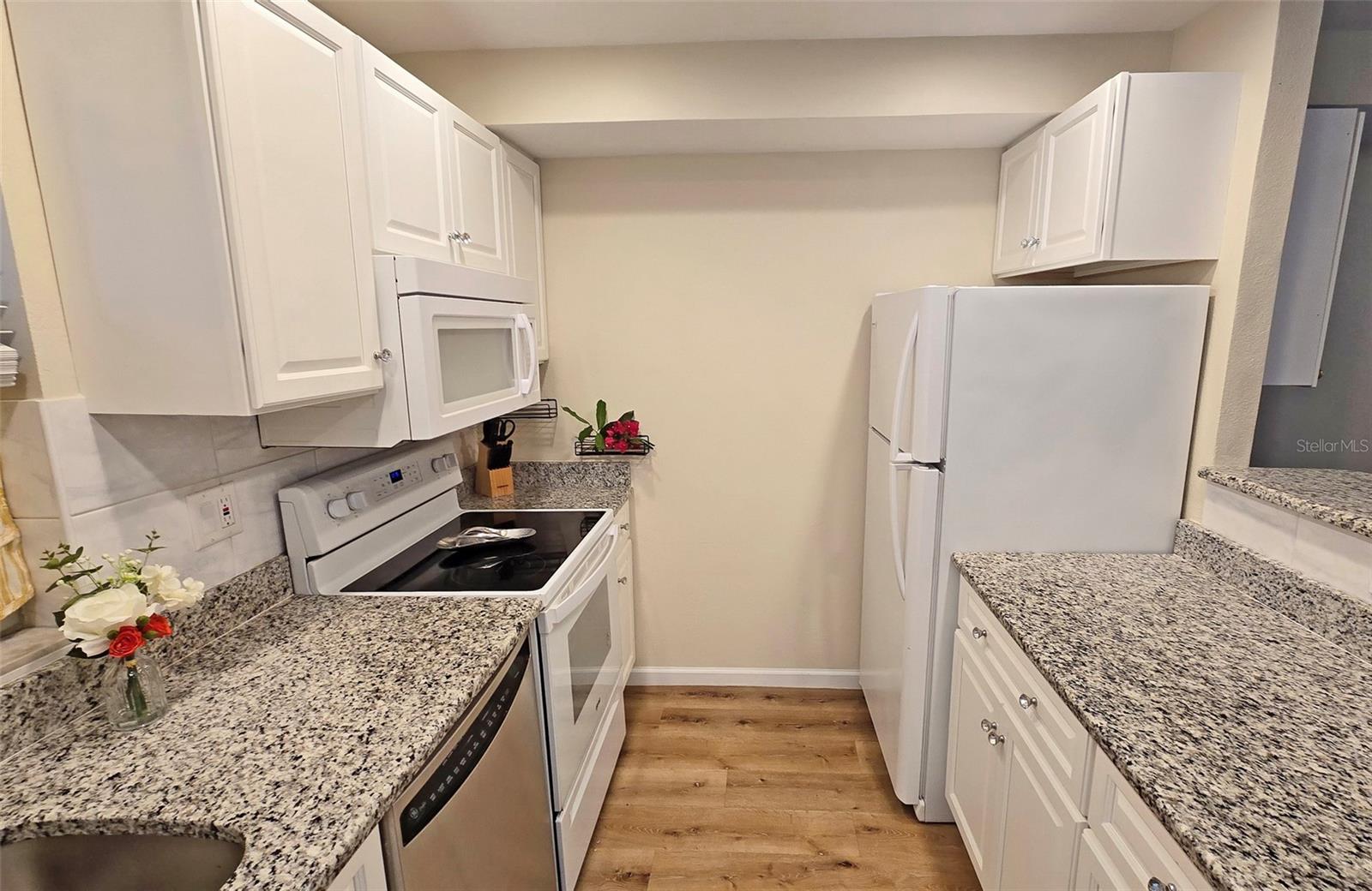 Photo 4 of 3333 RAMBLEWOOD CT