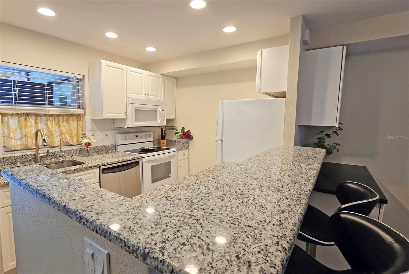 Photo 5 of 3333 RAMBLEWOOD CT