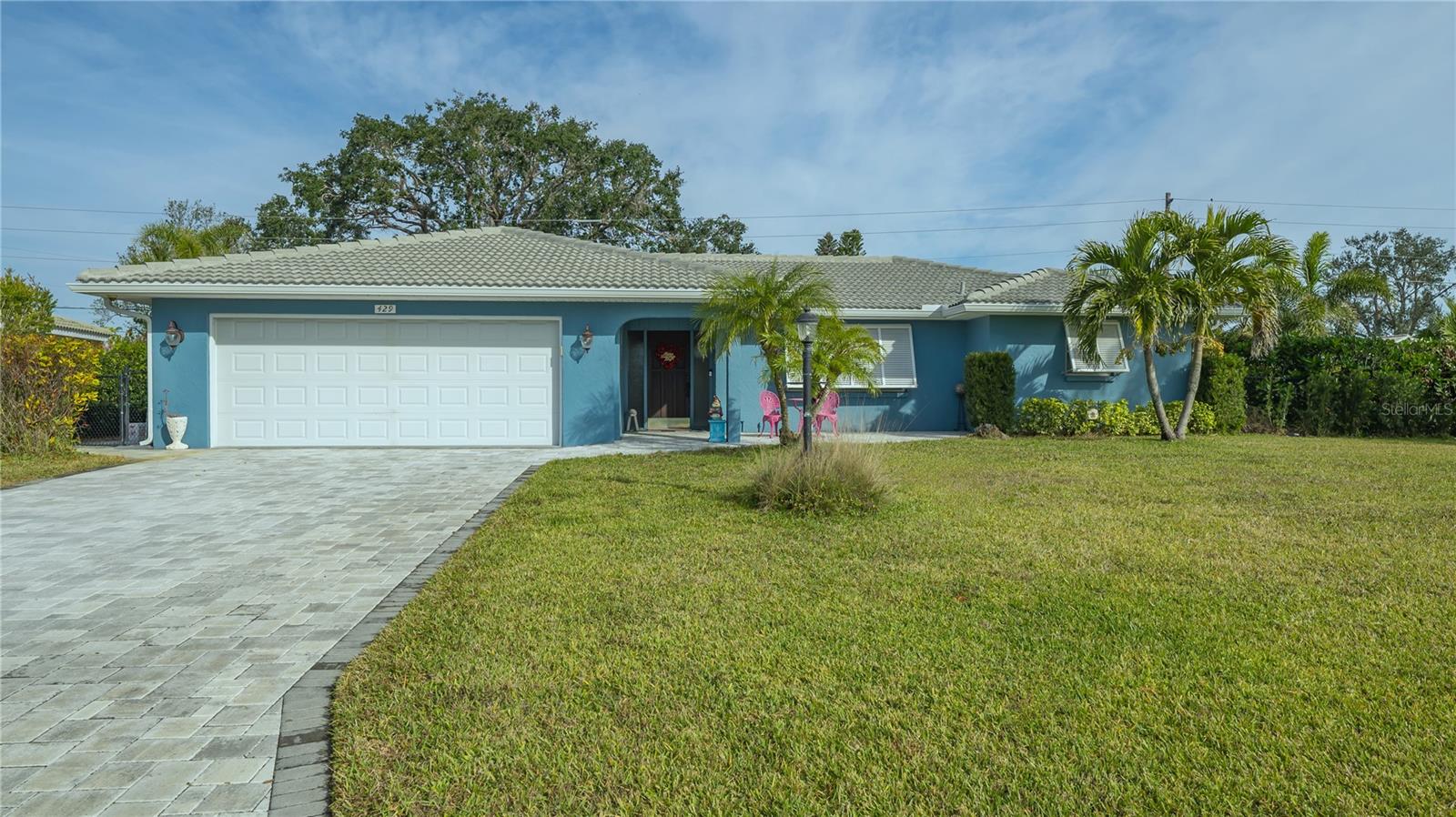 Photo 3 of 429 N ROSSETTI DR