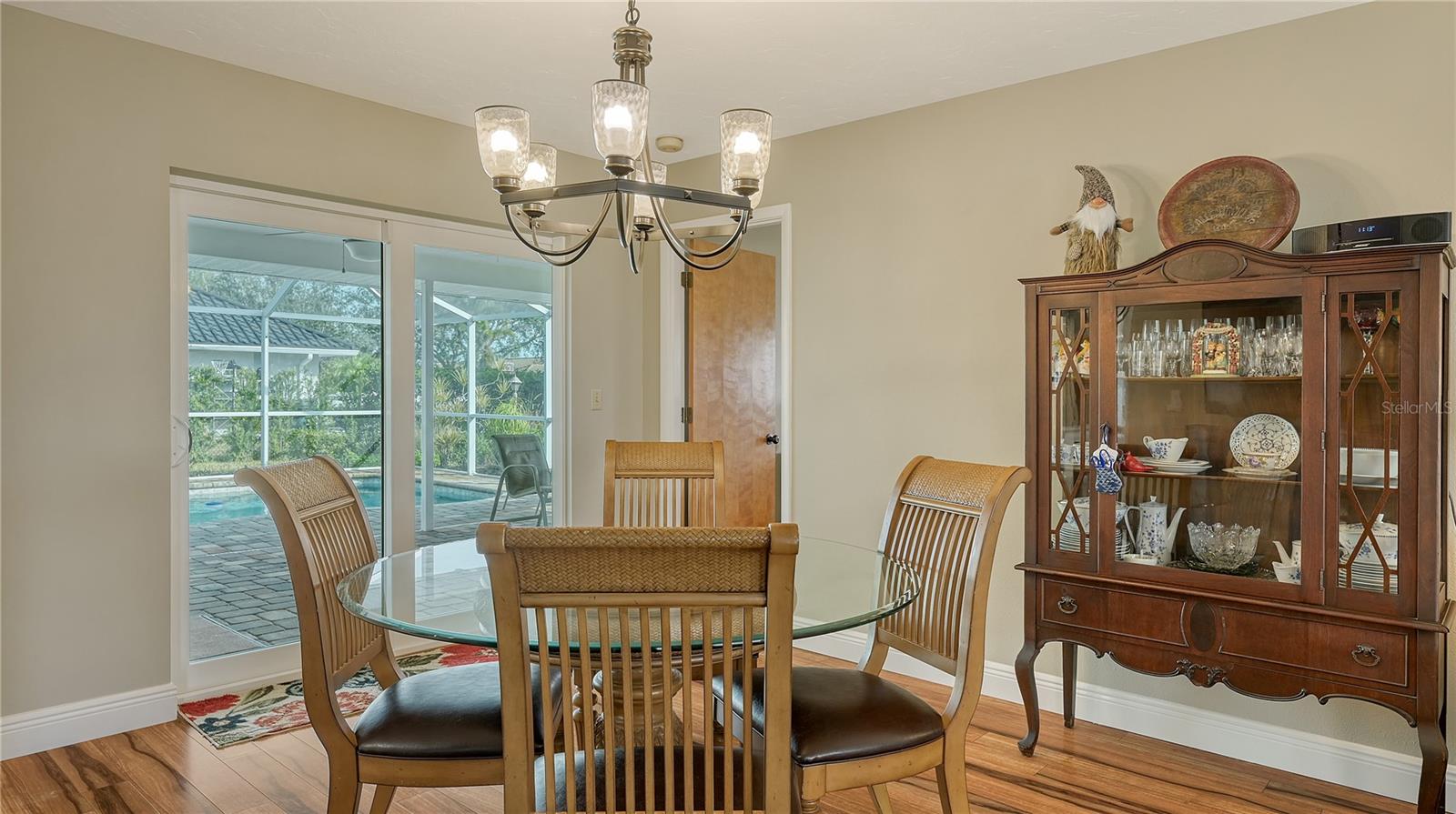Photo 7 of 429 N ROSSETTI DR