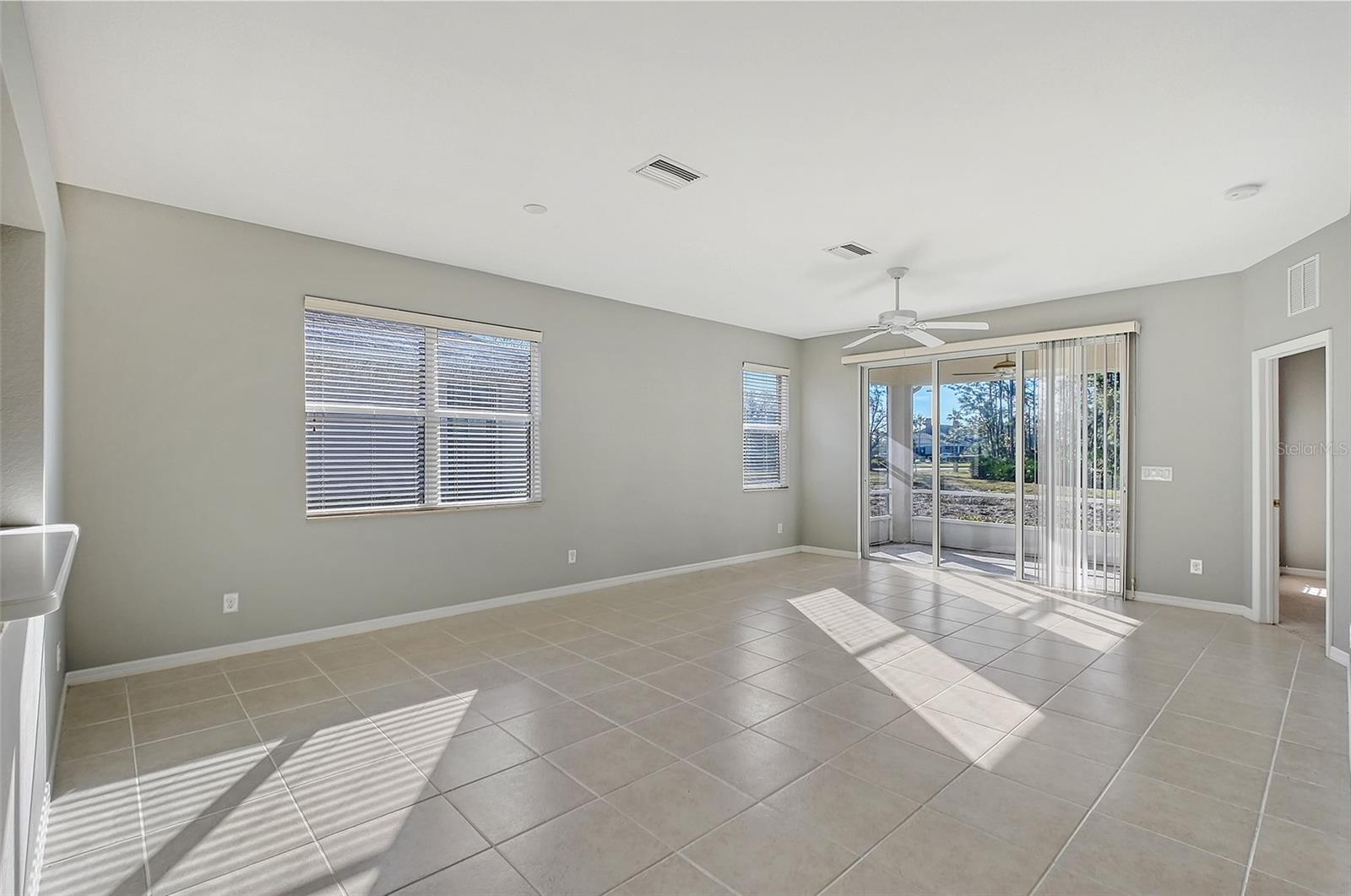 Photo 4 of 1910 SCARLETT AVE