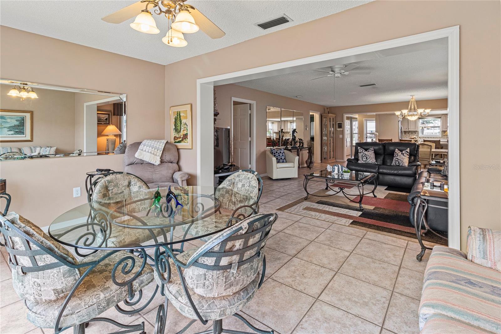 Photo 2 of 4714 POTOMAC CIR