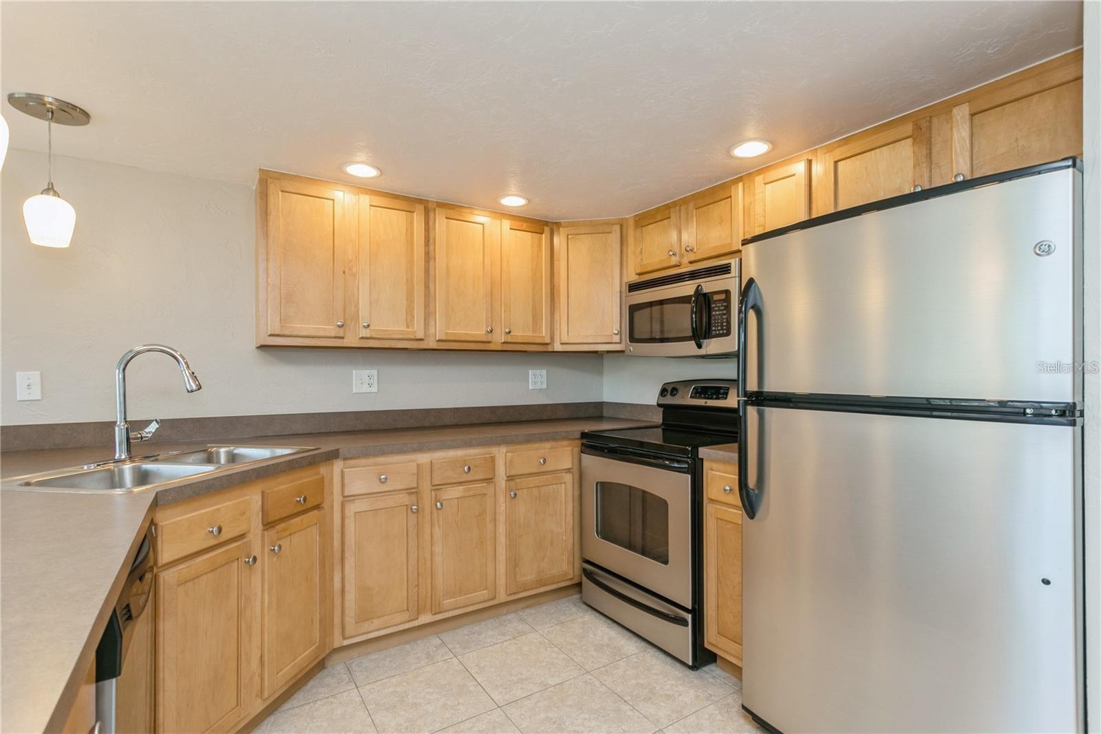 Photo 5 of 618 BIRD BAY DR S #206