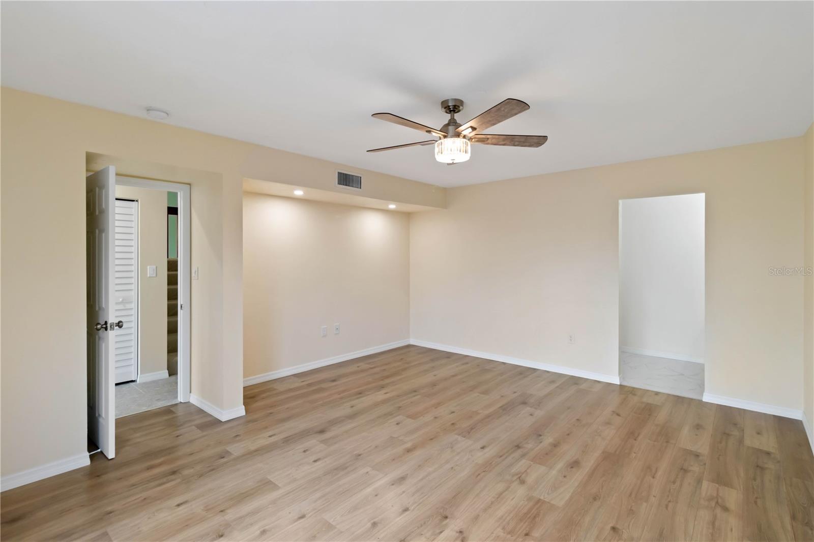 Photo 4 of 4555 FOREST WOOD TRL #23