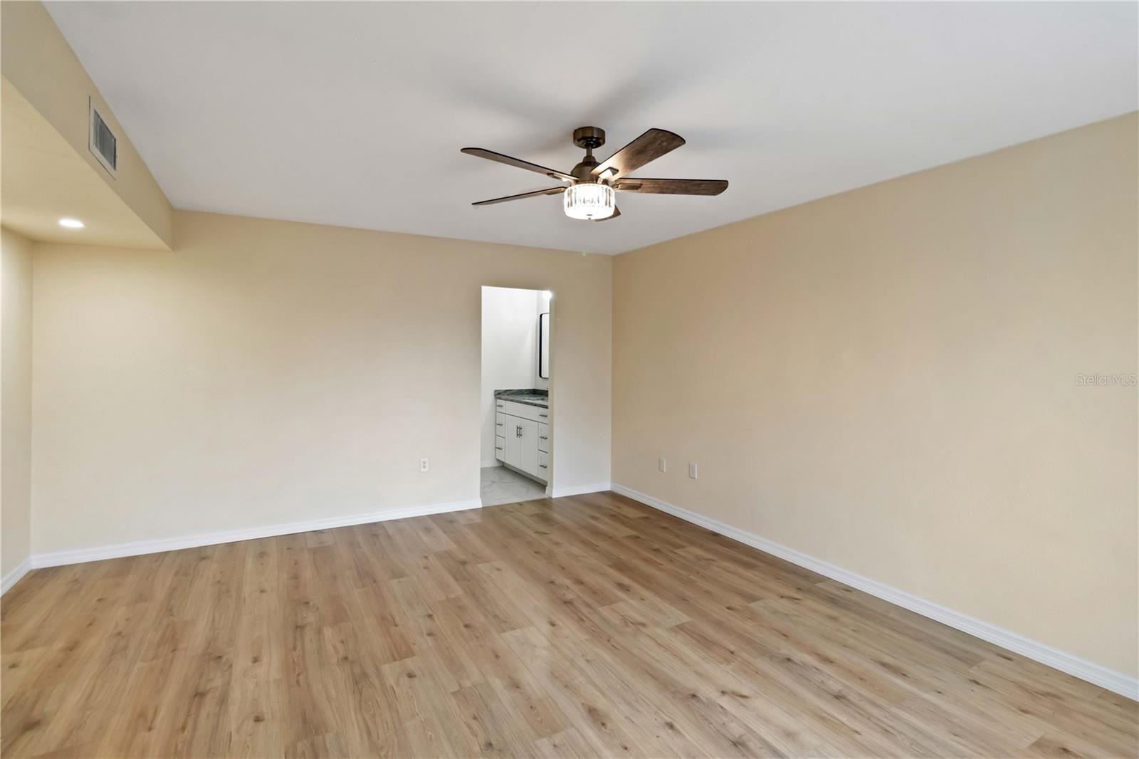 Photo 6 of 4555 FOREST WOOD TRL #23