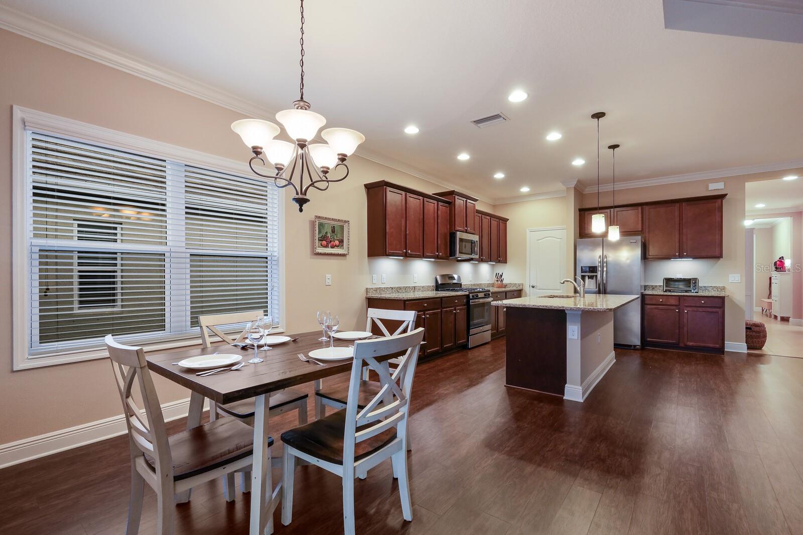 Photo 5 of 176 AVENS DR
