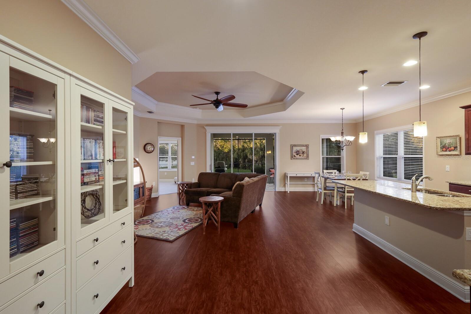 Photo 3 of 176 AVENS DR