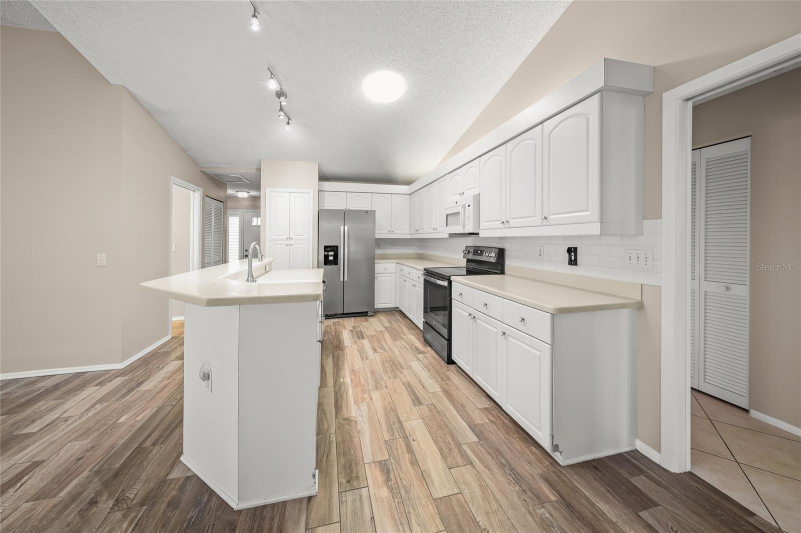 Photo 7 of 5803 GARDEN LAKES MAJESTIC #145