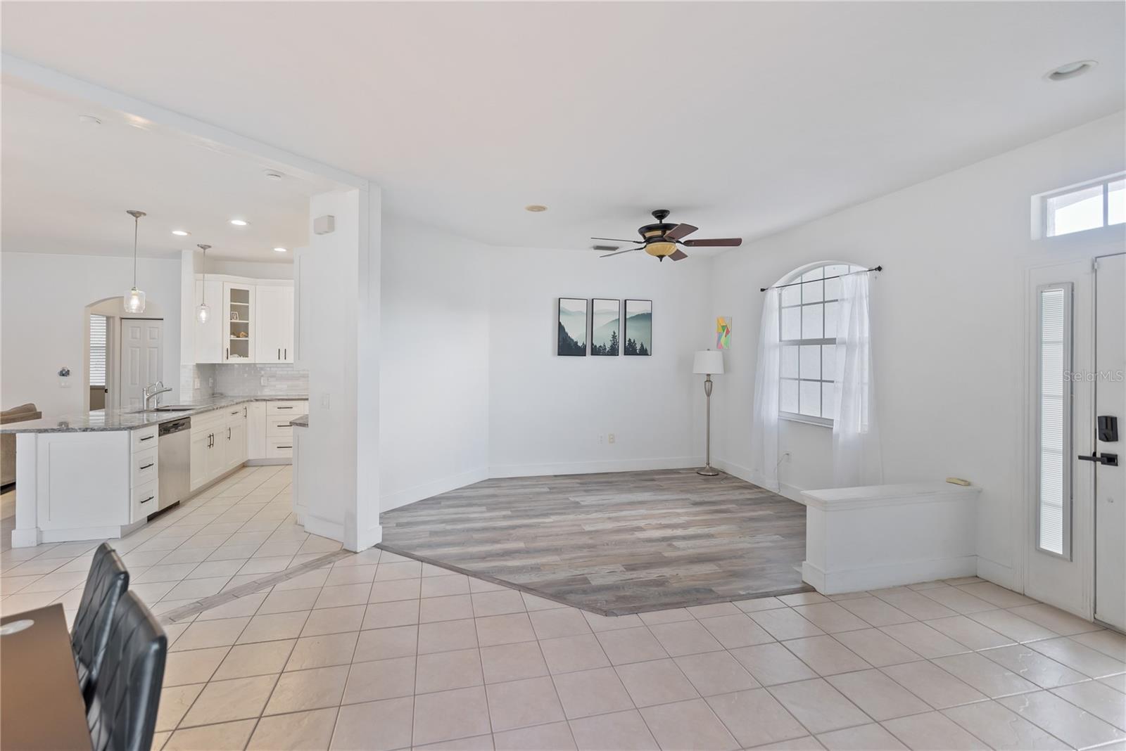 Photo 4 of 11813 HOLLY HOCK DR