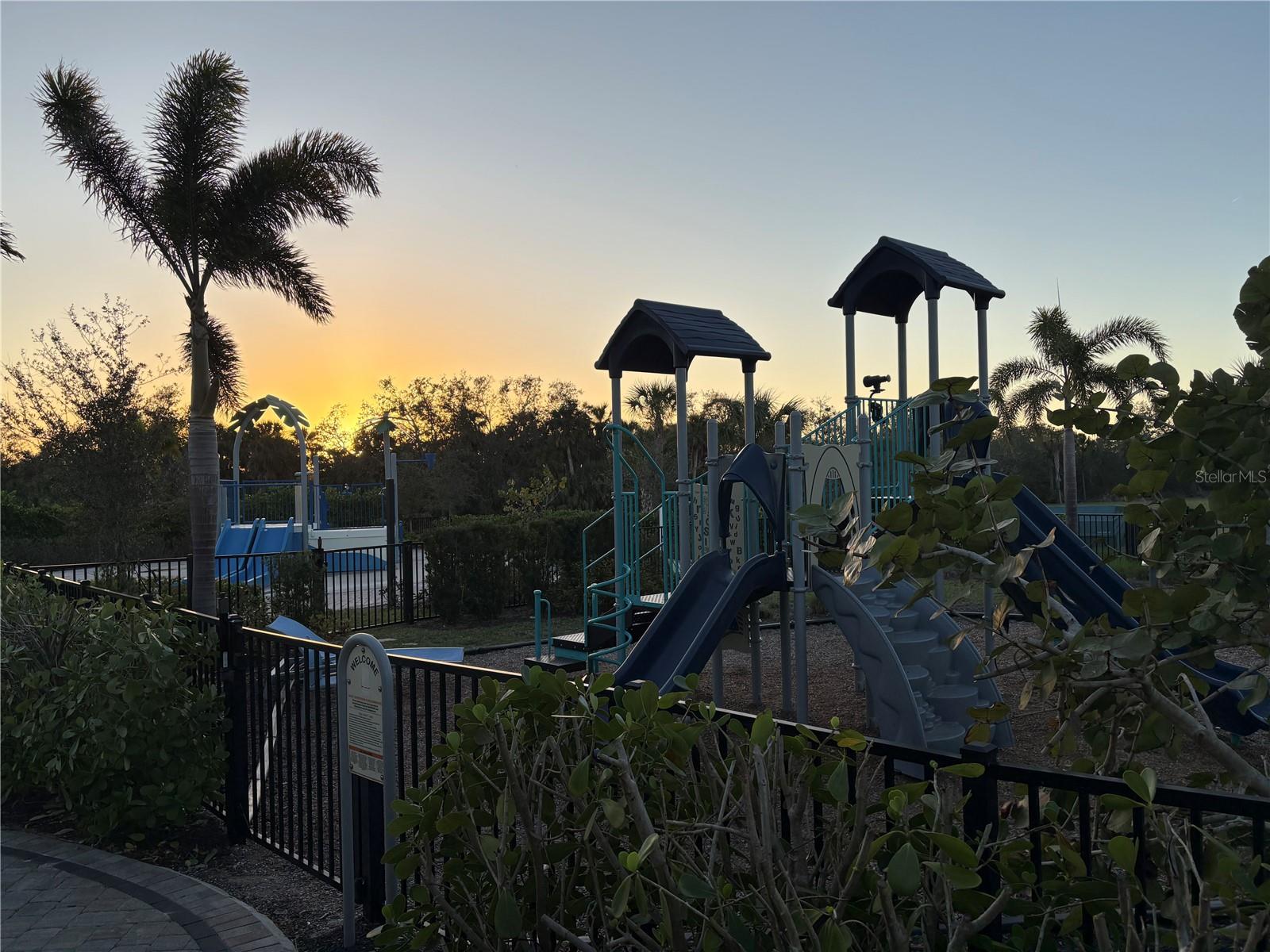 Photo 4 of 12571 NIGHT VIEW DR