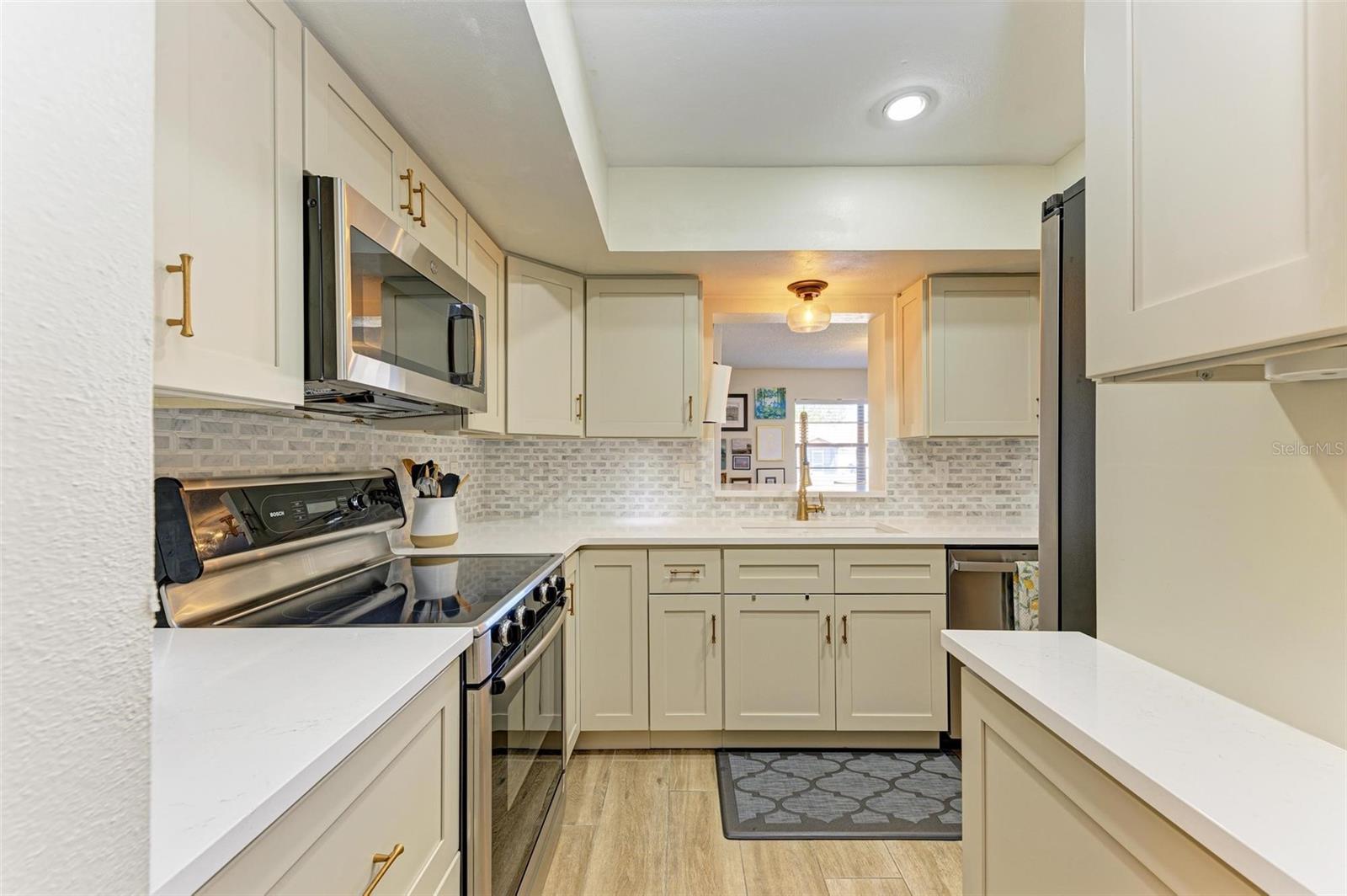 Photo 6 of 5701 DEER HOLLOW LN W