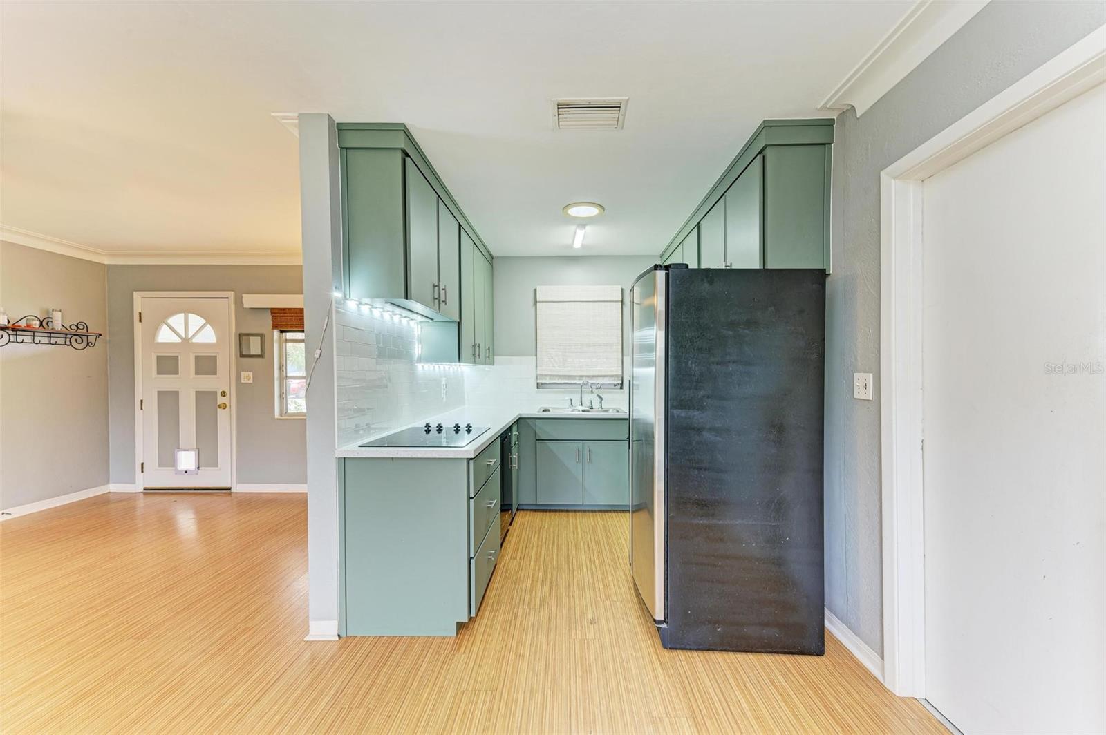 Photo 5 of 3601 YARDLEY AVE N