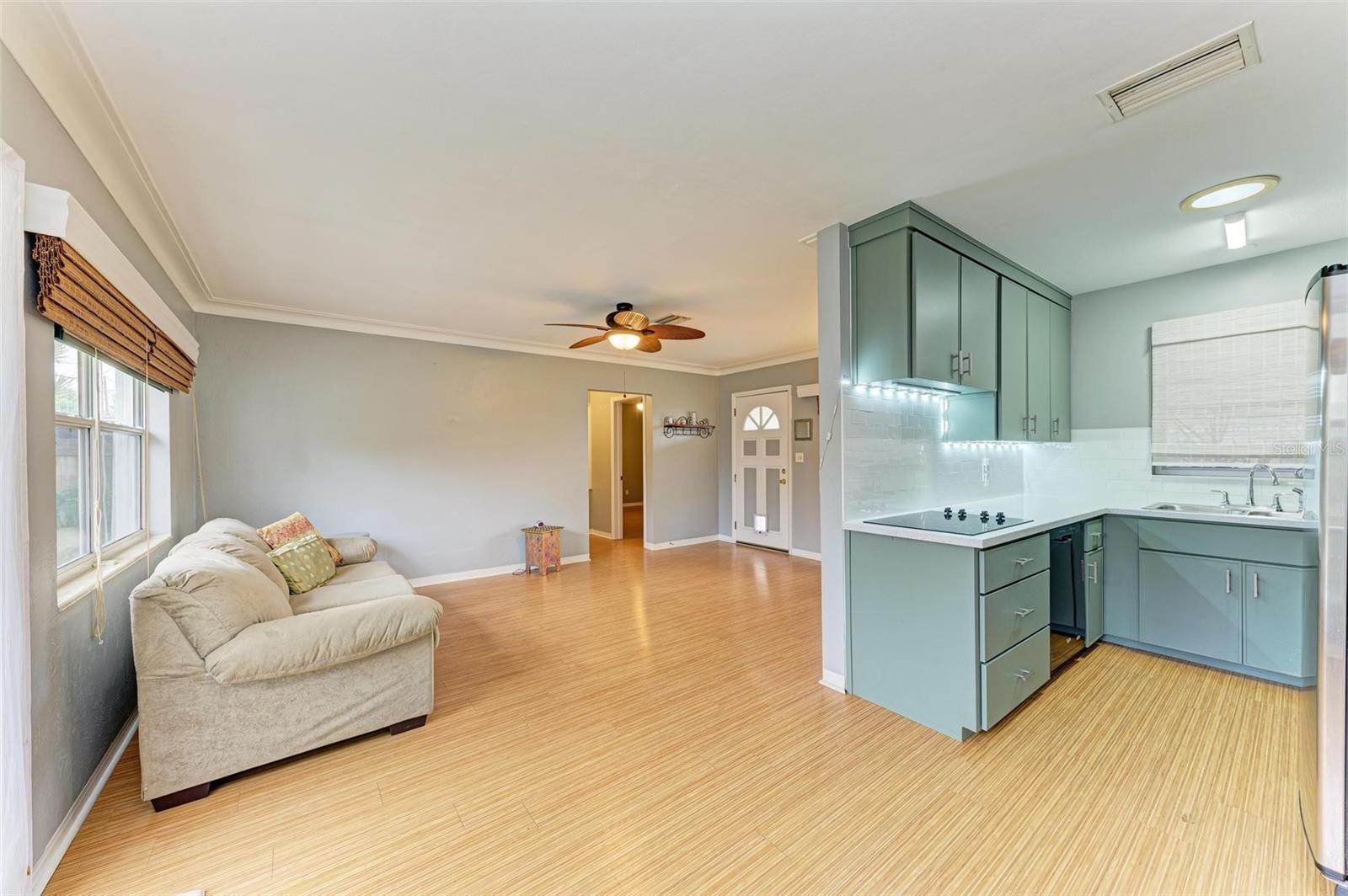 Photo 6 of 3601 YARDLEY AVE N