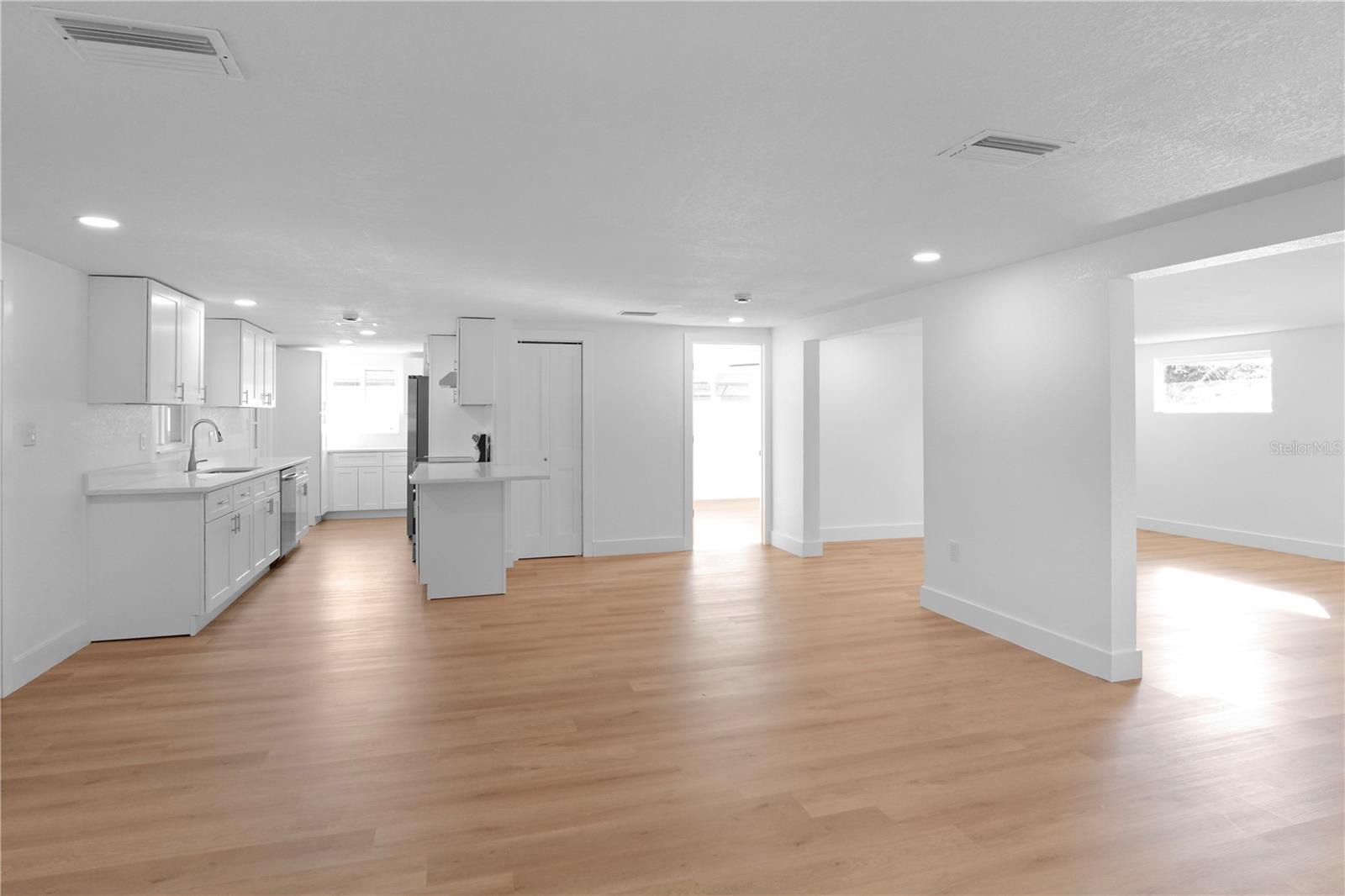 Photo 4 of 3952 COLERIDGE PL