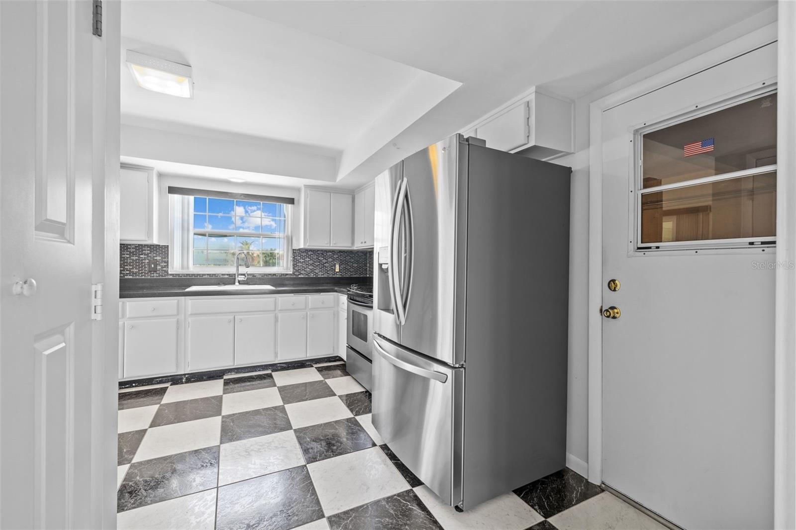Photo 4 of 2762 W VINA DEL MAR BLVD