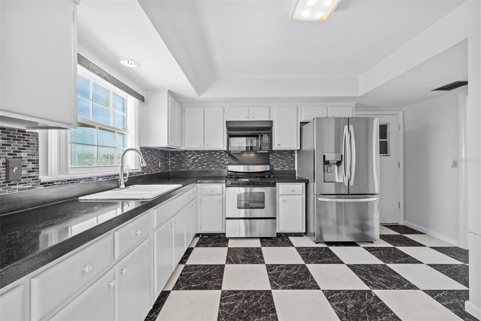 Photo 5 of 2762 W VINA DEL MAR BLVD
