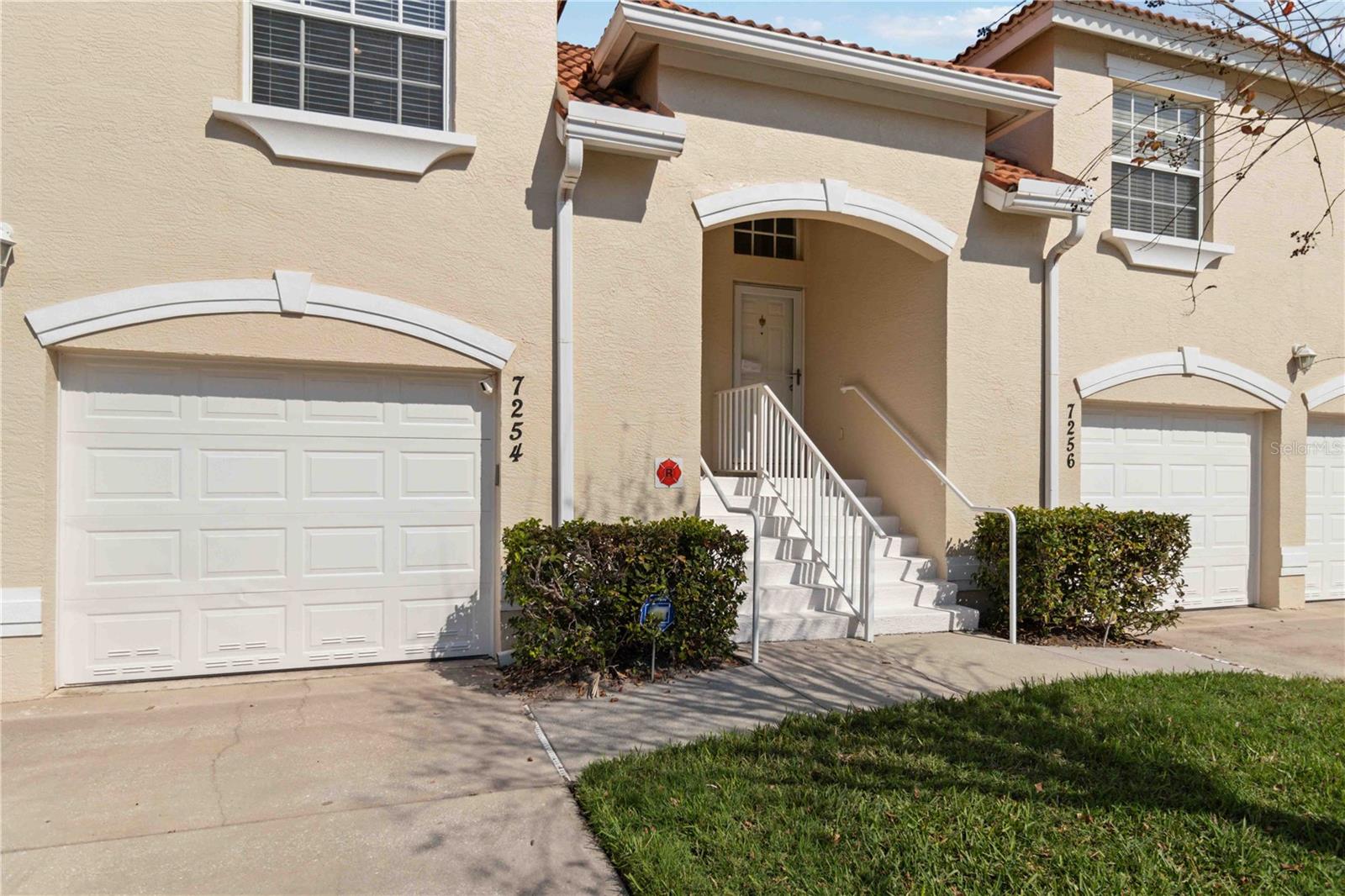 Photo 2 of 7254 CEDAR HOLLOW CIR #N/a