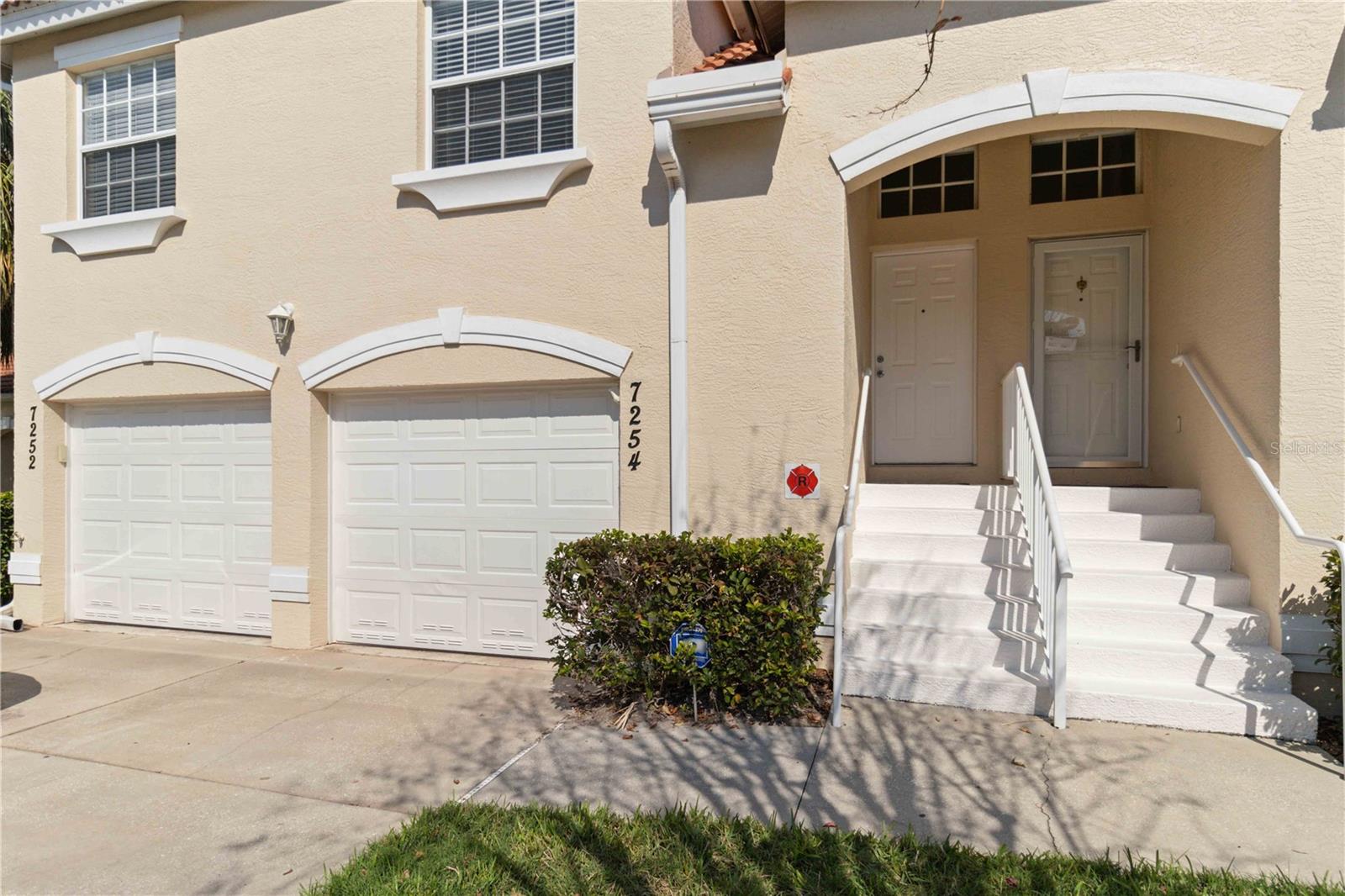 Photo 3 of 7254 CEDAR HOLLOW CIR #N/a