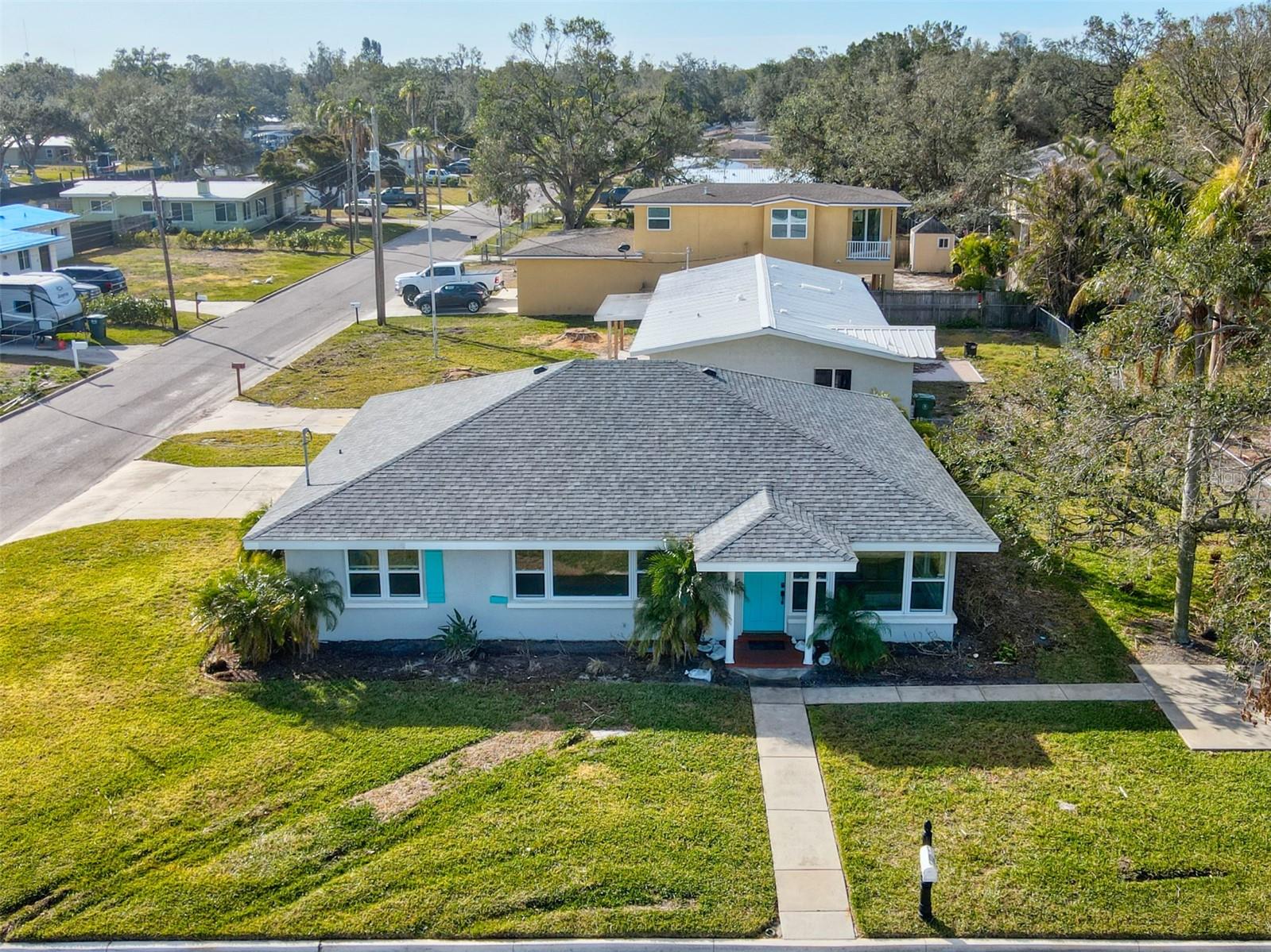 Photo of 2022 RIVERSIDE DR E