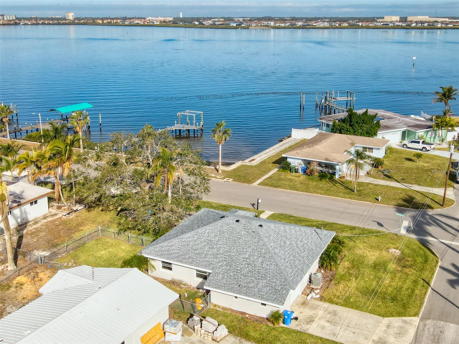 Photo 4 of 2022 RIVERSIDE DR E
