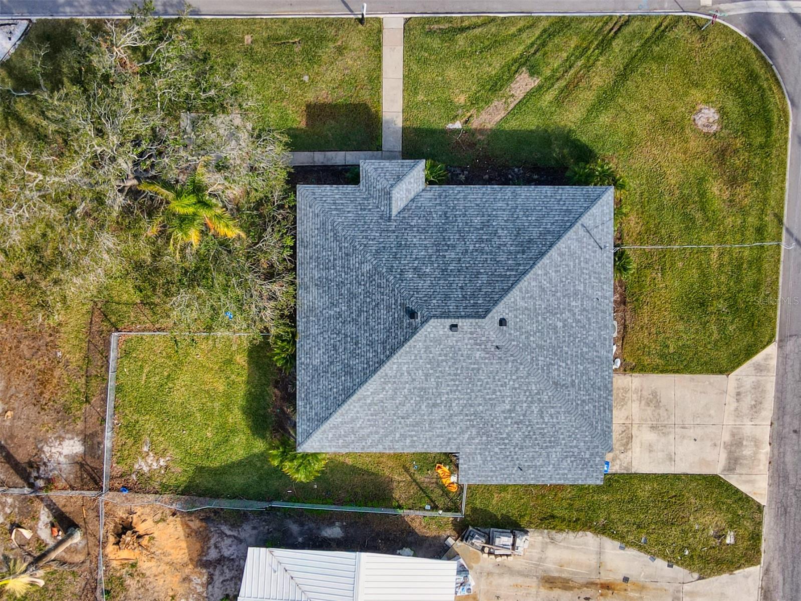 Photo 6 of 2022 RIVERSIDE DR E