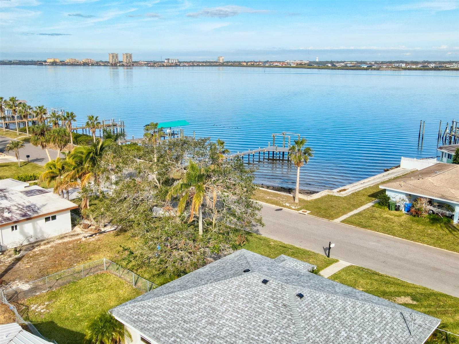Photo 7 of 2022 RIVERSIDE DR E