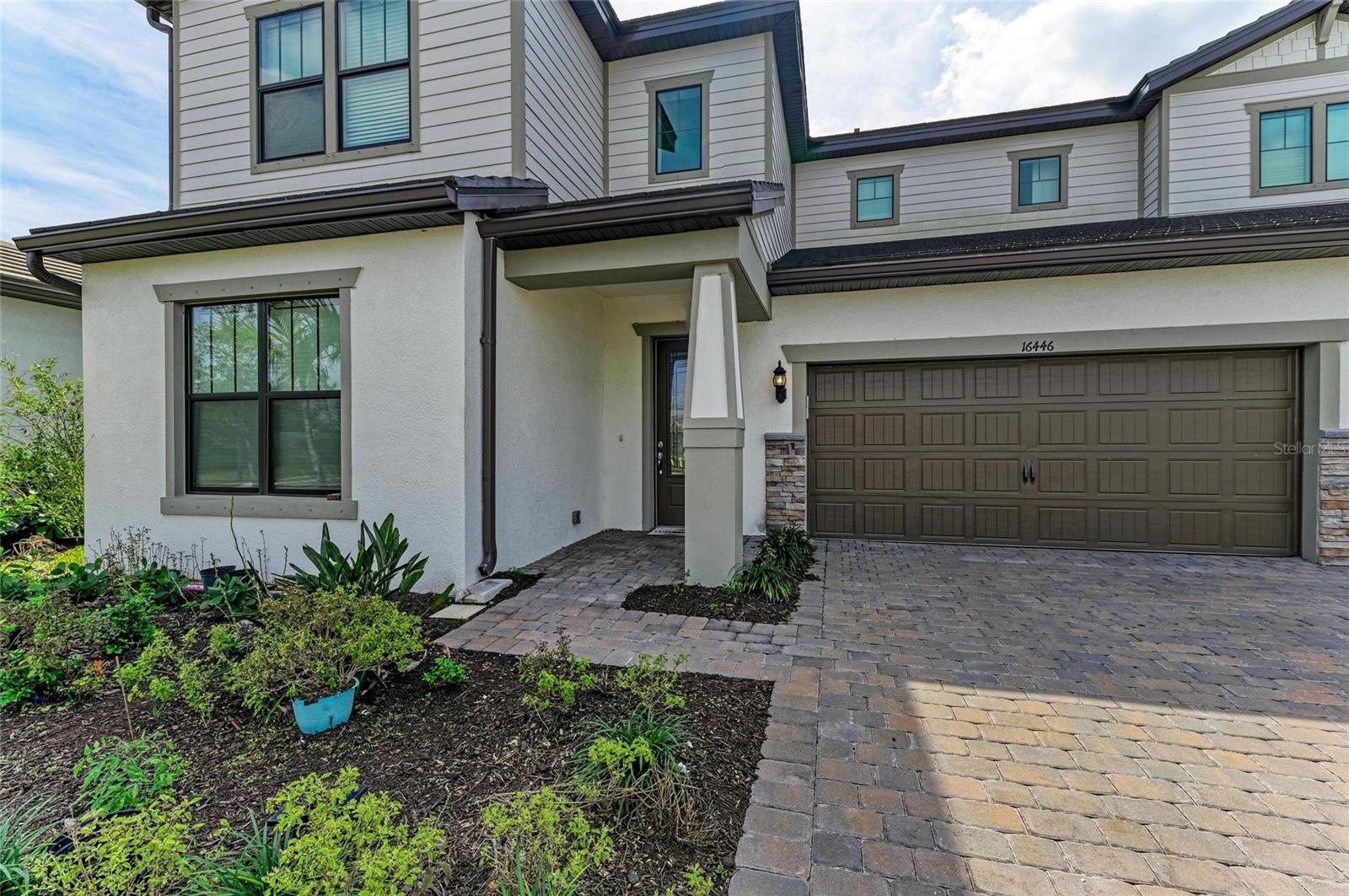 Photo 2 of 16446 SLATE PL