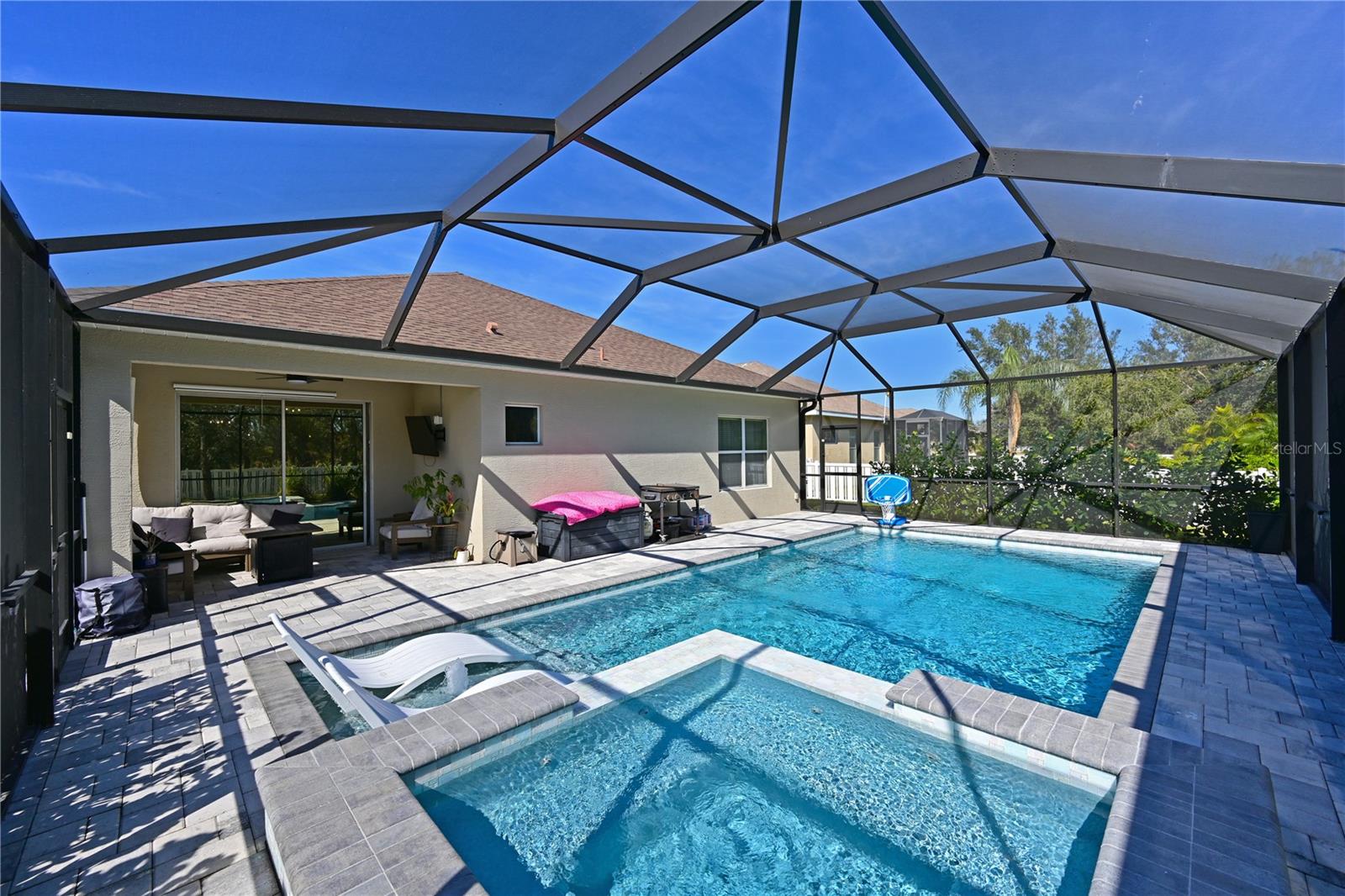 Photo 3 of 11924 FOREST PARK CIR