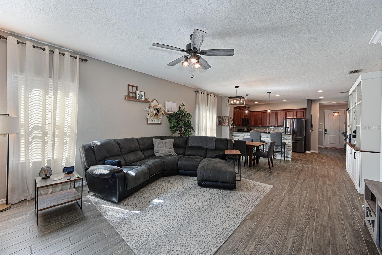 Photo 6 of 11924 FOREST PARK CIR