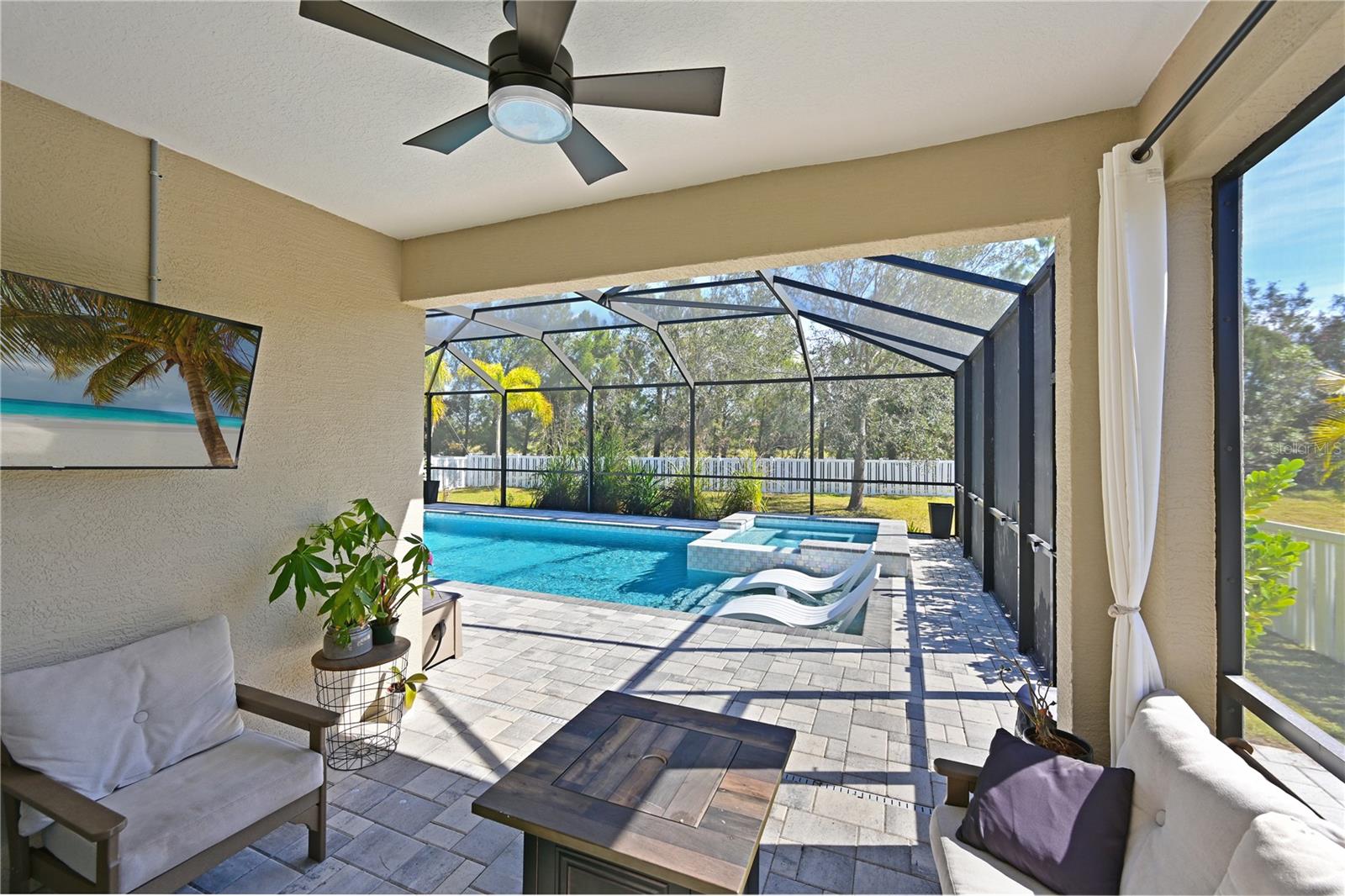 Photo 7 of 11924 FOREST PARK CIR