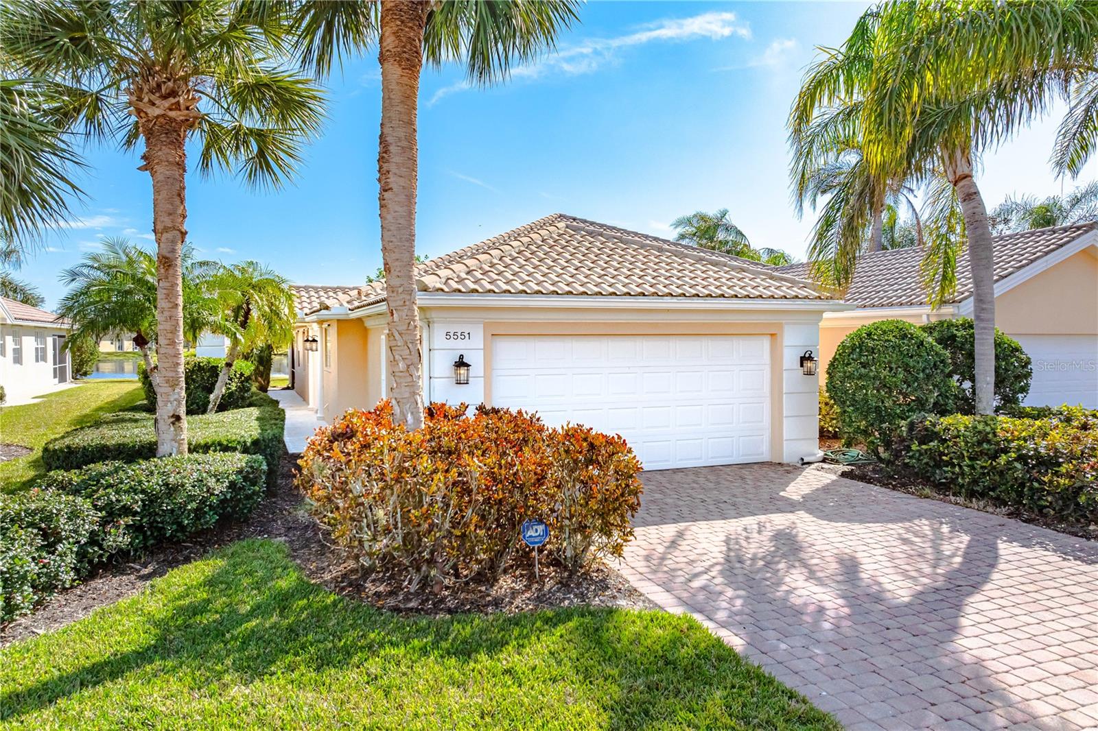 Photo 3 of 5551 AVELLINO PL