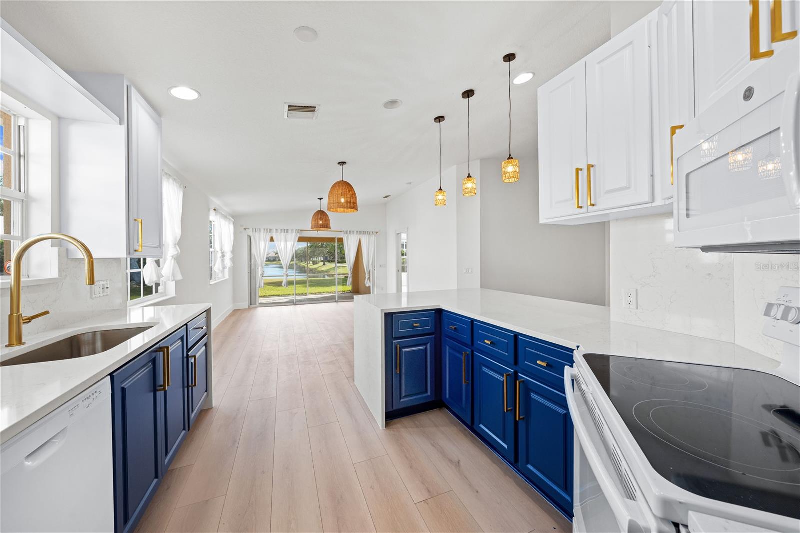 Photo 4 of 5551 AVELLINO PL