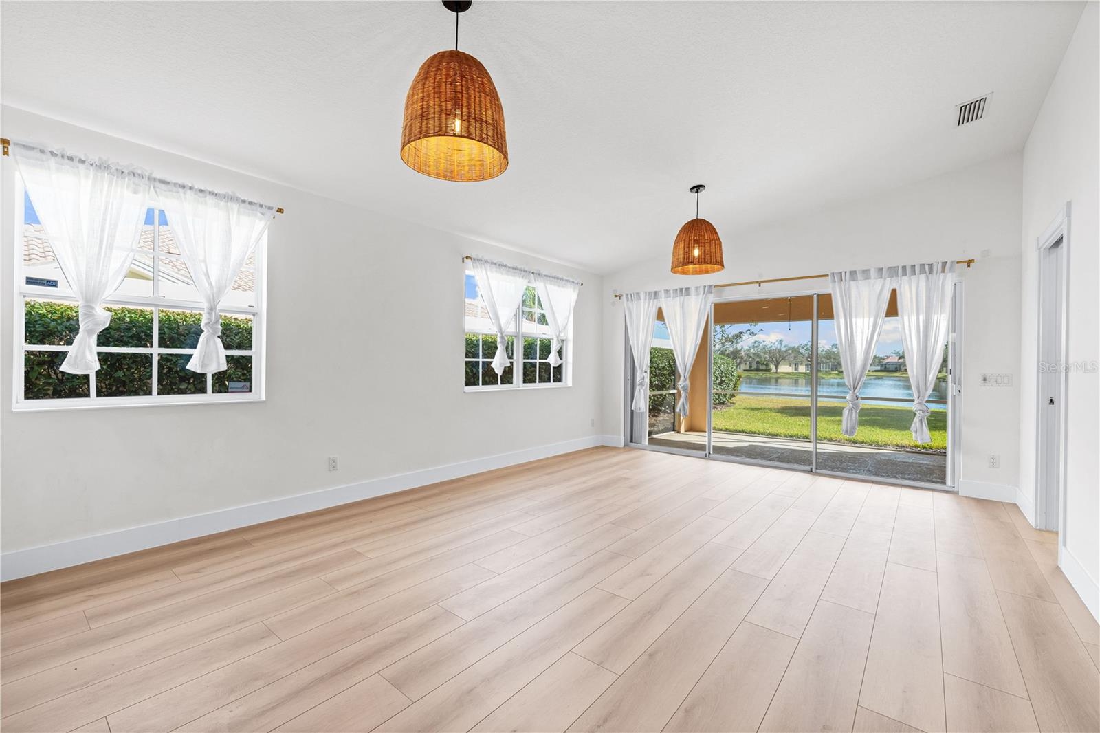 Photo 6 of 5551 AVELLINO PL