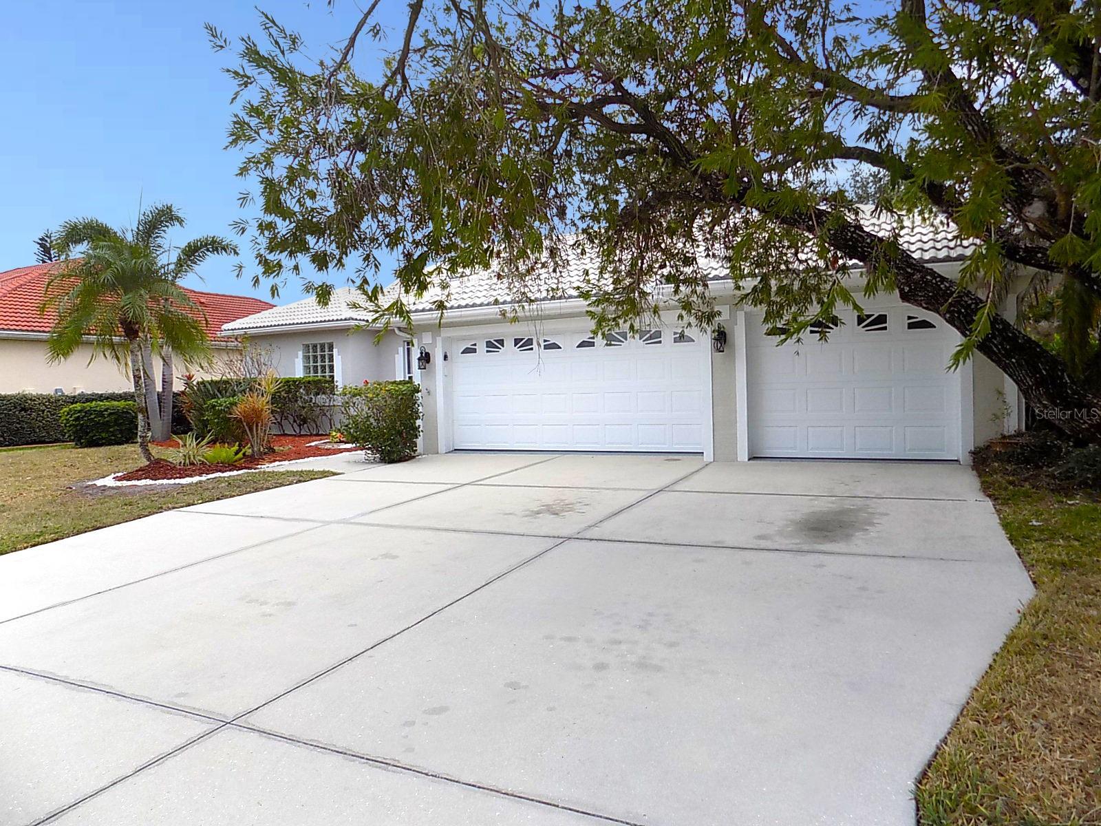 Photo 2 of 7212 SOUTHGATE CT