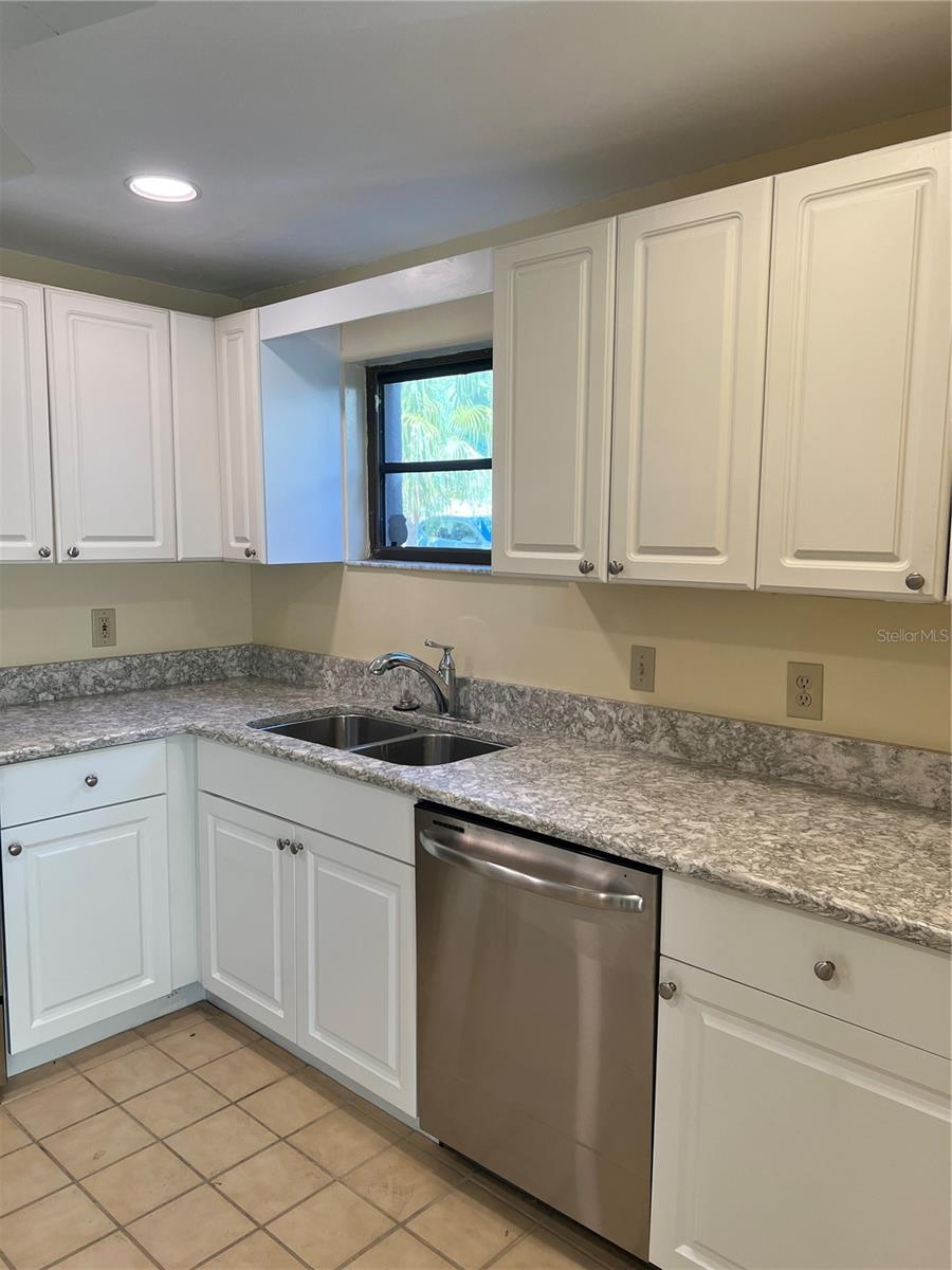 Photo 4 of 6038 RED MAPLE RD #1003