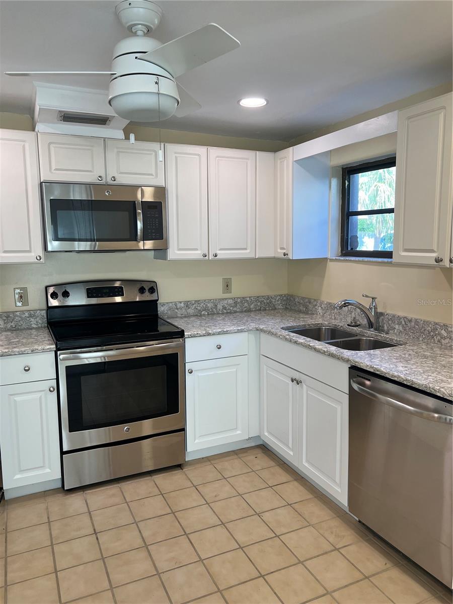 Photo 5 of 6038 RED MAPLE RD #1003